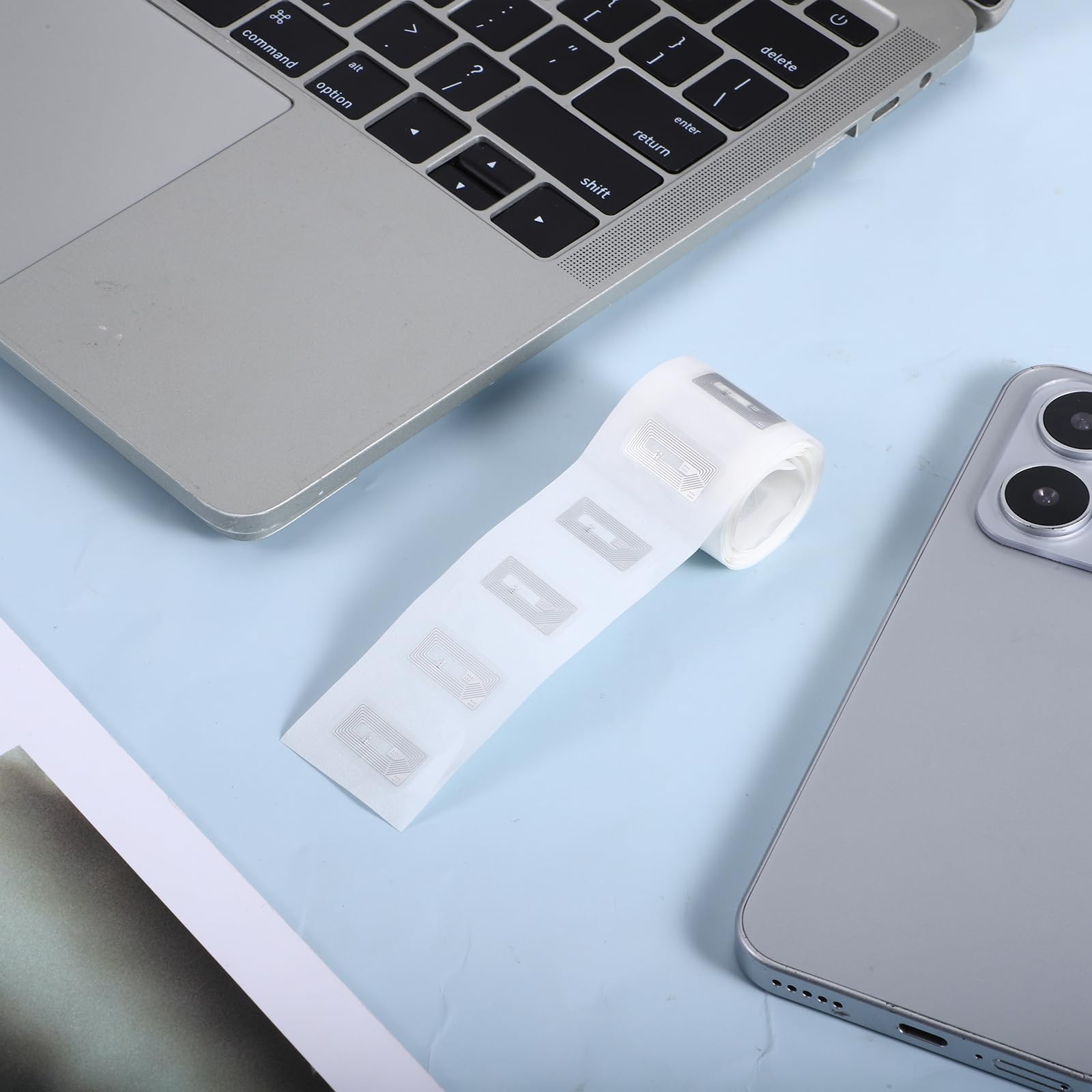100 sztuk naklejek NFC z chipem NTAG215, przezroczyste znaczniki RFID, programowalne, 504 bajty, chip NFC do wszystkich urządzeń obsługujących technologię NFC, adaptacja amiibo (prostokąt, 11 x 21 mm)