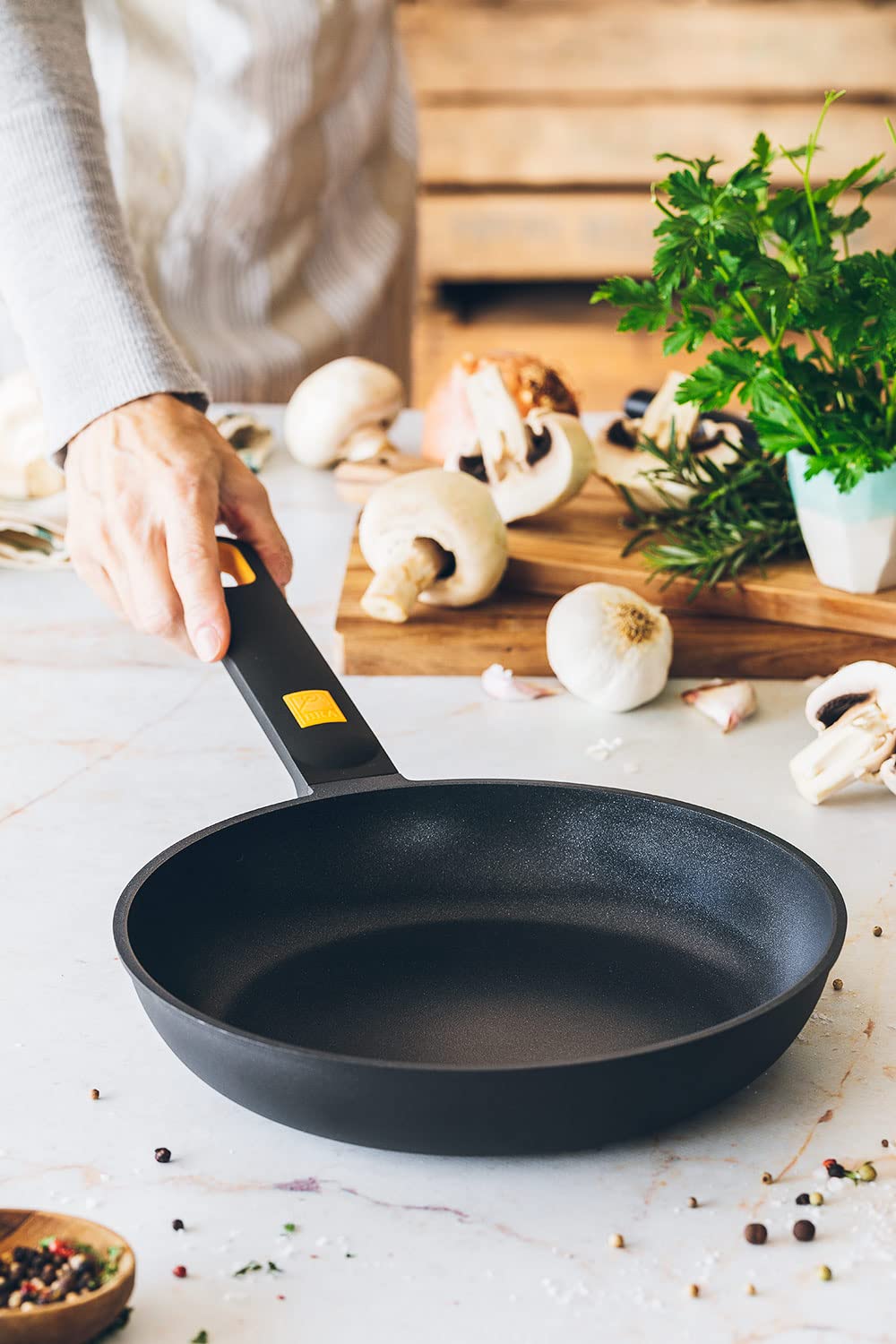 Image secondaire de Poêle Antiadhésive 22 cm BRA Daily Pro en Fonte d'Aluminium