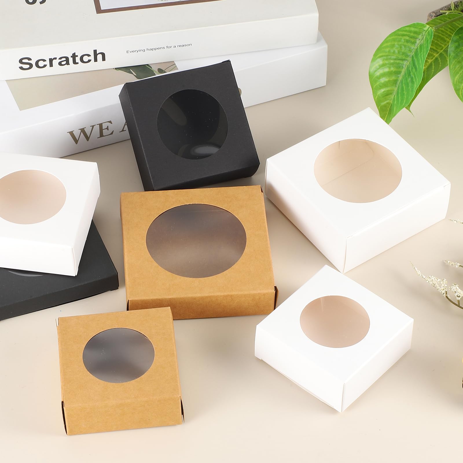 QUARKZMAN 60 sztuk pudełek na mydło typu kraft na domowe mydło, 8 cm x 8 cm x 1,2", mini pudełka do zabiegów siłowych z przezroczystym okienkiem na słodycze, ciastka, pudełka prezentowe na prezenty