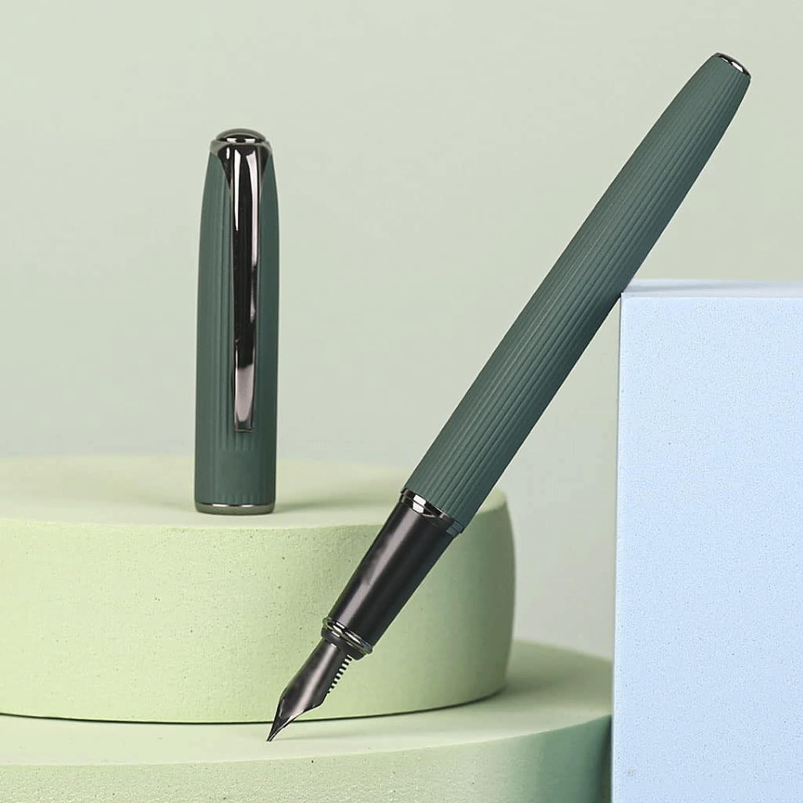 Füllfederhalter mit 0,38 mm E-Feder, Schreibübungsstift aus Metall, Kalligrafie-Set, Schul- und Bürobedarf, Unterschriftenstift for Damen und Herren(Rosso)