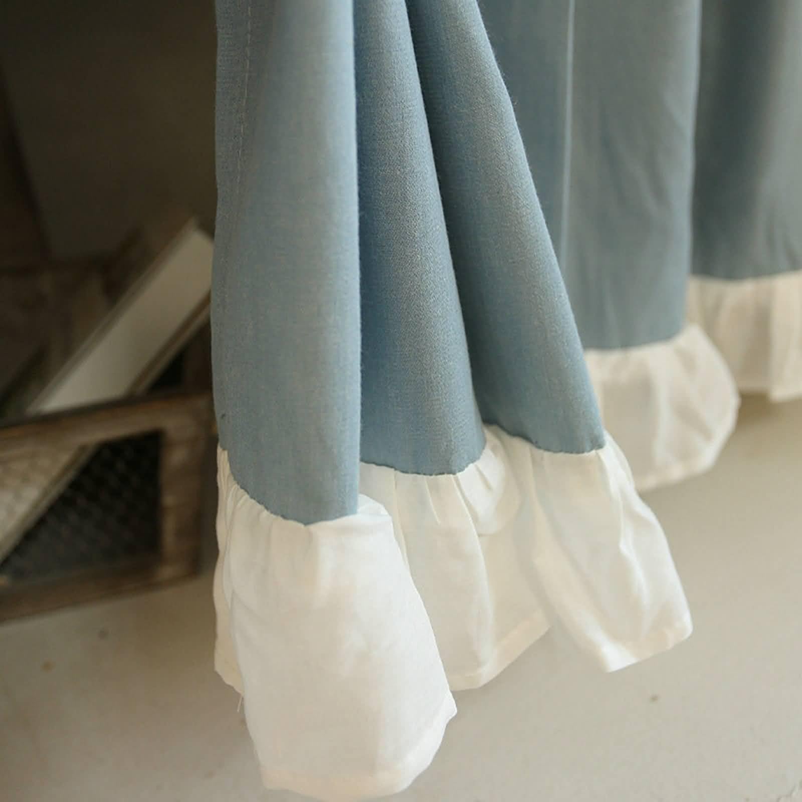 Tenture Occultante Thermique, 1 Pièces Rideaux Occultants Isolant Thermique Anti Froid, Rideaux pour Salon et Chambre Couleur Unie avec Bordure à Volants, Bleu Ciel Blanc, 140x150cm