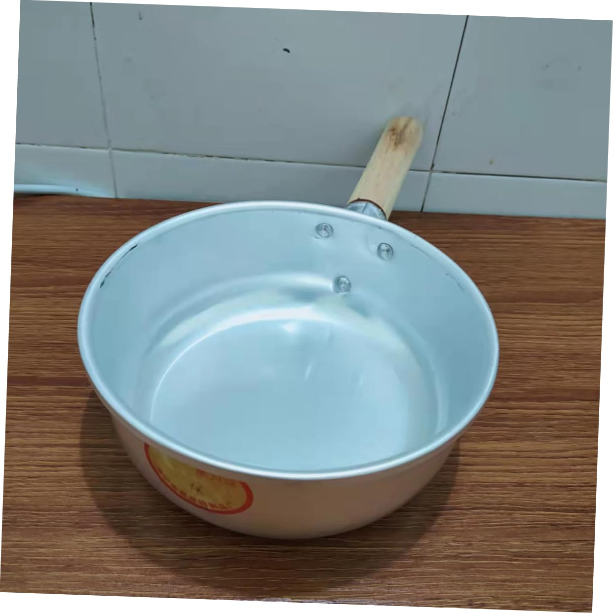 Gatuida Mestolo per acqua in alluminio Domestico maniglia mestolo acqua da cucina per annaffiare Gadget da cucina doccia bagno da bagno scola di legno Argento