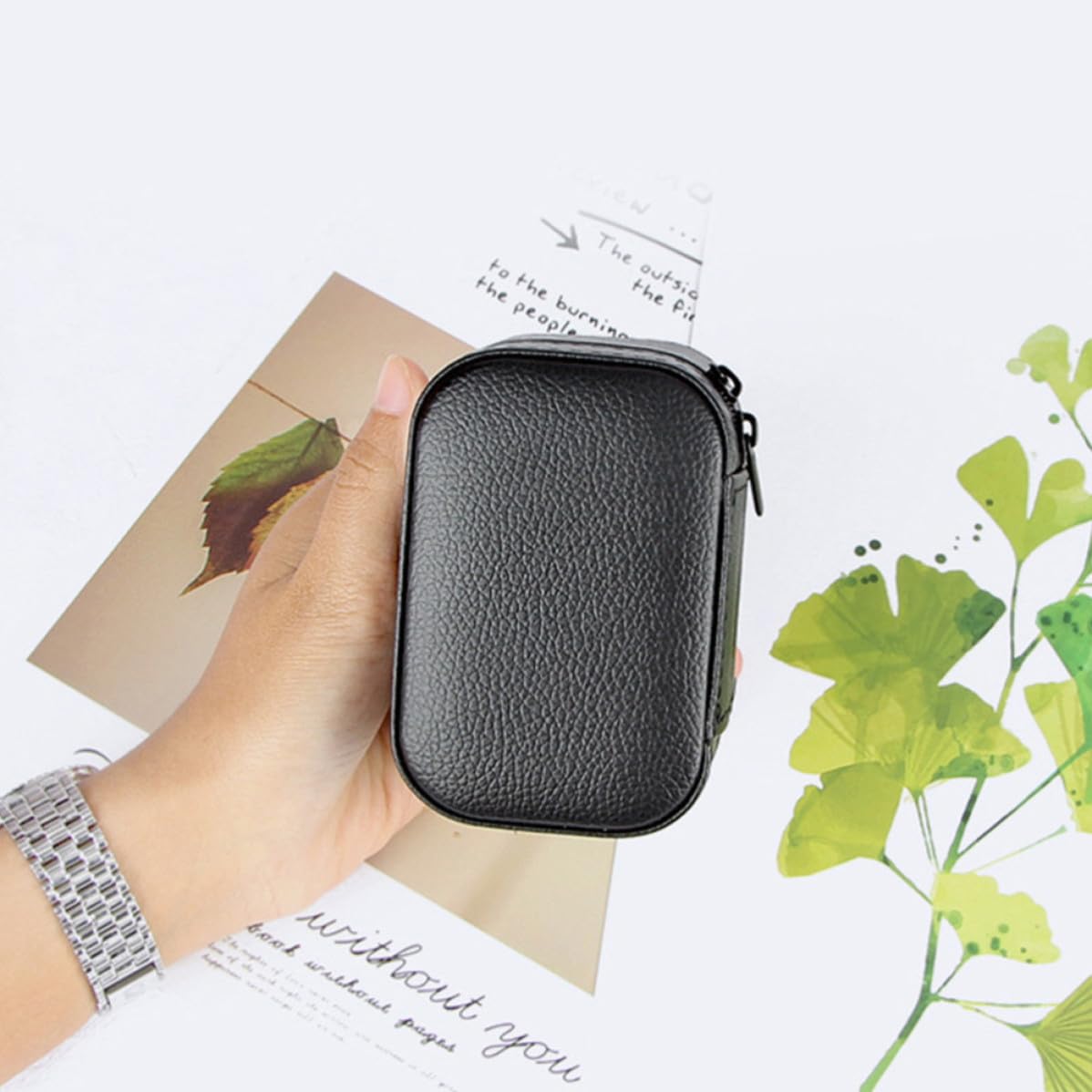 Schwarze Leder Uhrenbox mit Flanell, Eleganter Behälter für Sammlerstücke | Schutz und Aufbewahrung, Kompaktes Format, Praktischer Reißverschluss