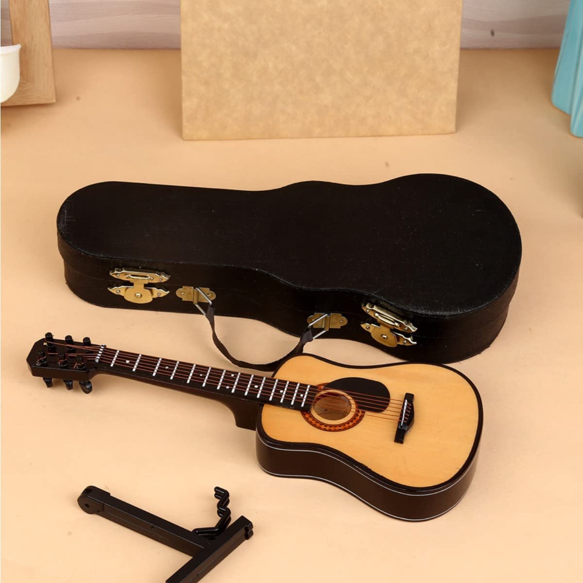 1/6 Modelo De Guitarra Acústica De Madera Con Soporte Para Adorno De Oficina De Escritorio De Casa De Munecas Sunnimix Guitarra Miniatura De La Casa De Munecas 1/6 Modelo De Guitarra Acústica De Madera Con Soporte Para Adorno De Oficina De Escritorio De Casa De Munecas Sunnimix Guitarra Miniatura De La Casa De Munecas