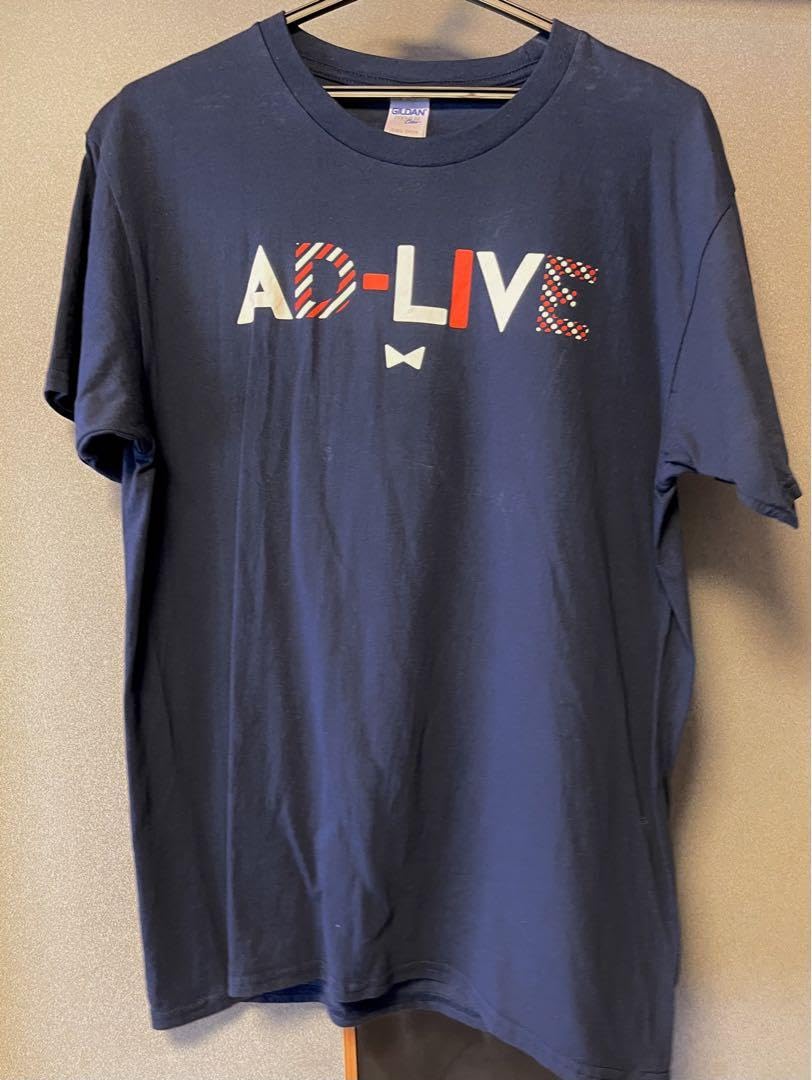 【AD-LIVE】　超激レア　アドリブ　非売品スタッフTシャツ　【鈴村健一】 Amazon.co.jp: AD-LIVE 超 アドリブ スタッフTシャツ 鈴村健一