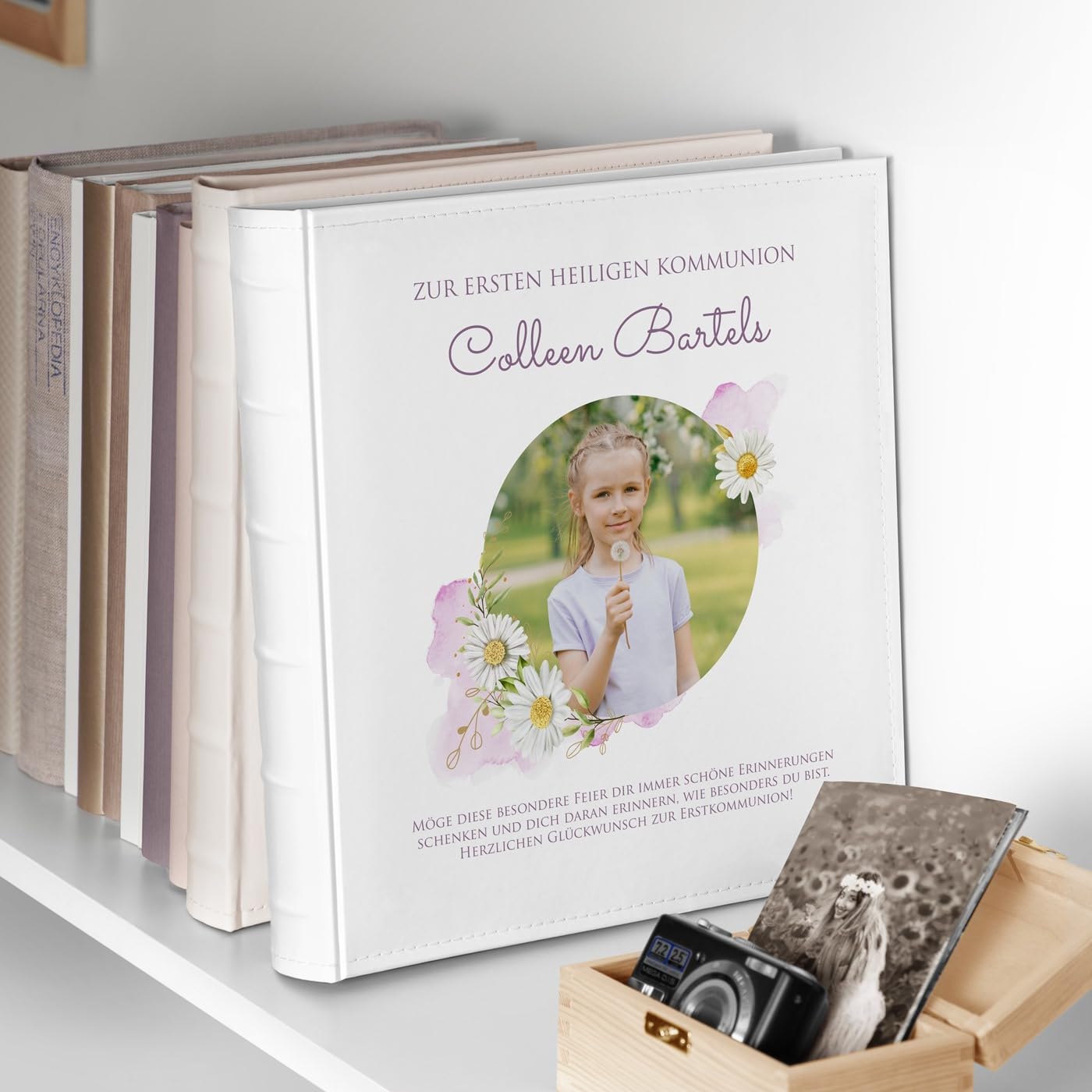 Maverton Einsteckalbum mit Aufdruck - Fotoalbum für 500 Fotos 10x15-100 Seiten - Größe: 33x33cm - Weiß - personalisierte Geschenke für Kinder zur Erstkommunion - Kommuniongeschenke