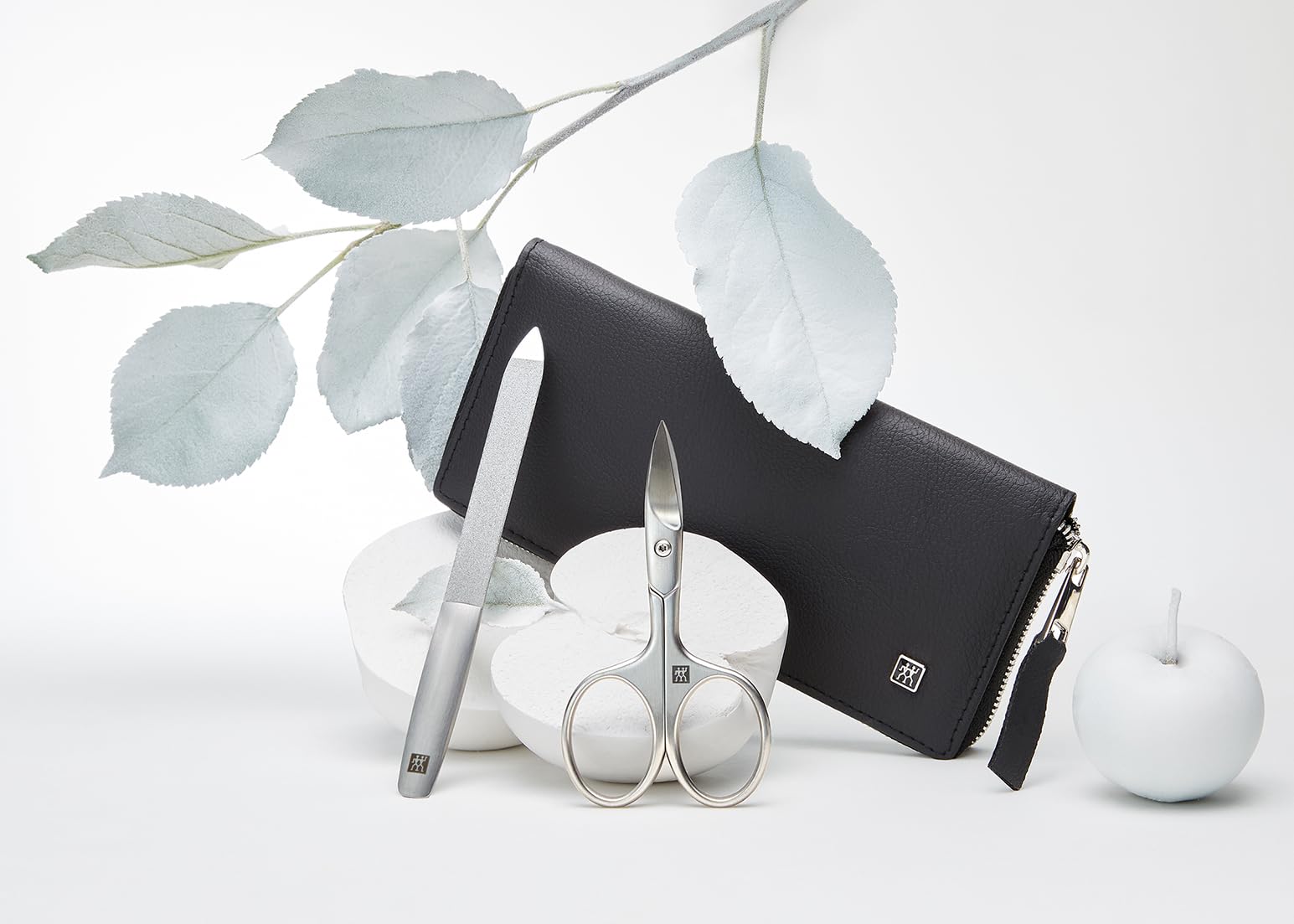 ZWILLING Maniküre- & Pediküre-Set 5-teilig im veganen Apfelleder-Etui, Nagelpflegeset inkl. Nagelschere & Feile, rostfreier Edelstahl, Schwarz, Premium