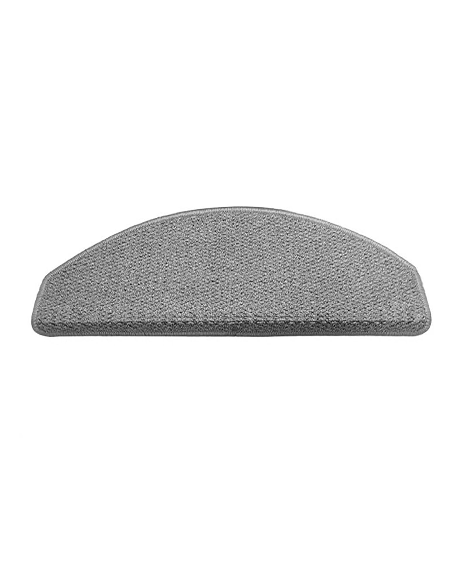 Tapetes de sisal sintético gris que evitan el desgaste en escaleras interiores de madera