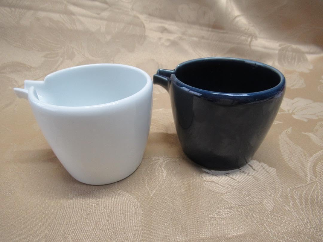 Japanese traditional sake bottle 徳利　椿秀窯 Japanese traditional sake bottle 徳利 椿秀窯 J