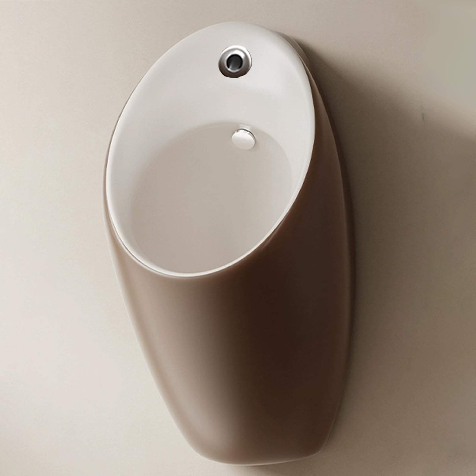 Naścienny ceramiczny pisuar z odpornym na zachlapanie rozdzielaczem dla wydajnego mycia w łazienkach komercyjnych i mieszkalnych