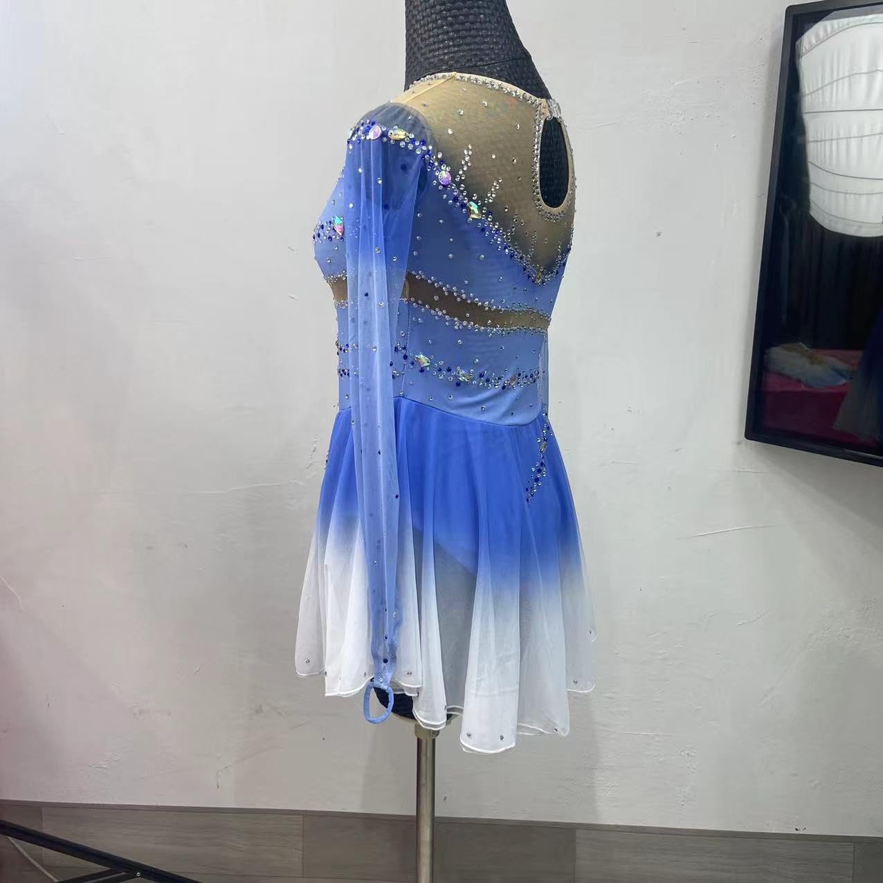 Figure Skating Dress,Girls Gound Neck Gauze Blending Hook Diamond Gradient Skating Performance Competition Wear Costume
