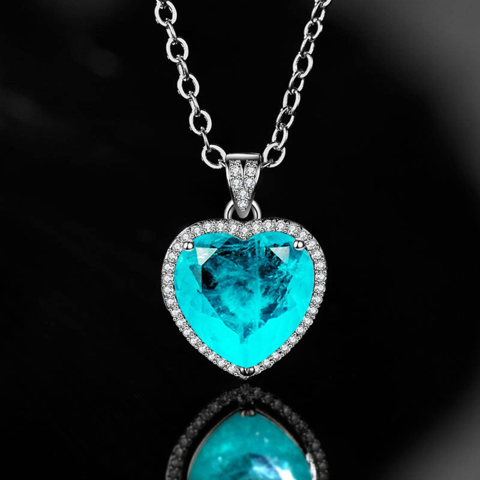 Ciondolo A Forma Di Cuore Con Pietre Preziose E Gioielli In Stile Intrecciato Con Diamanti 4 75 Carati