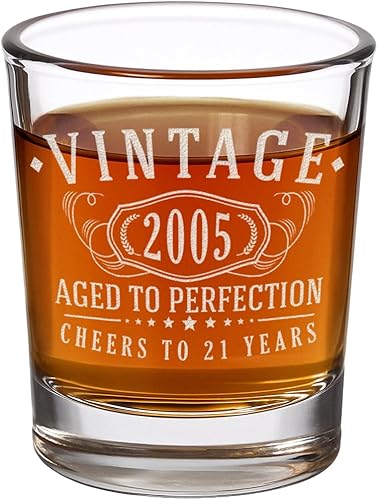 Spotted Dog Company Vaso de chupito grabado vintage 2005 de 2.5 onzas – Regalos de feliz cumpleaños 21, decoraciones hombres mujeres chico,