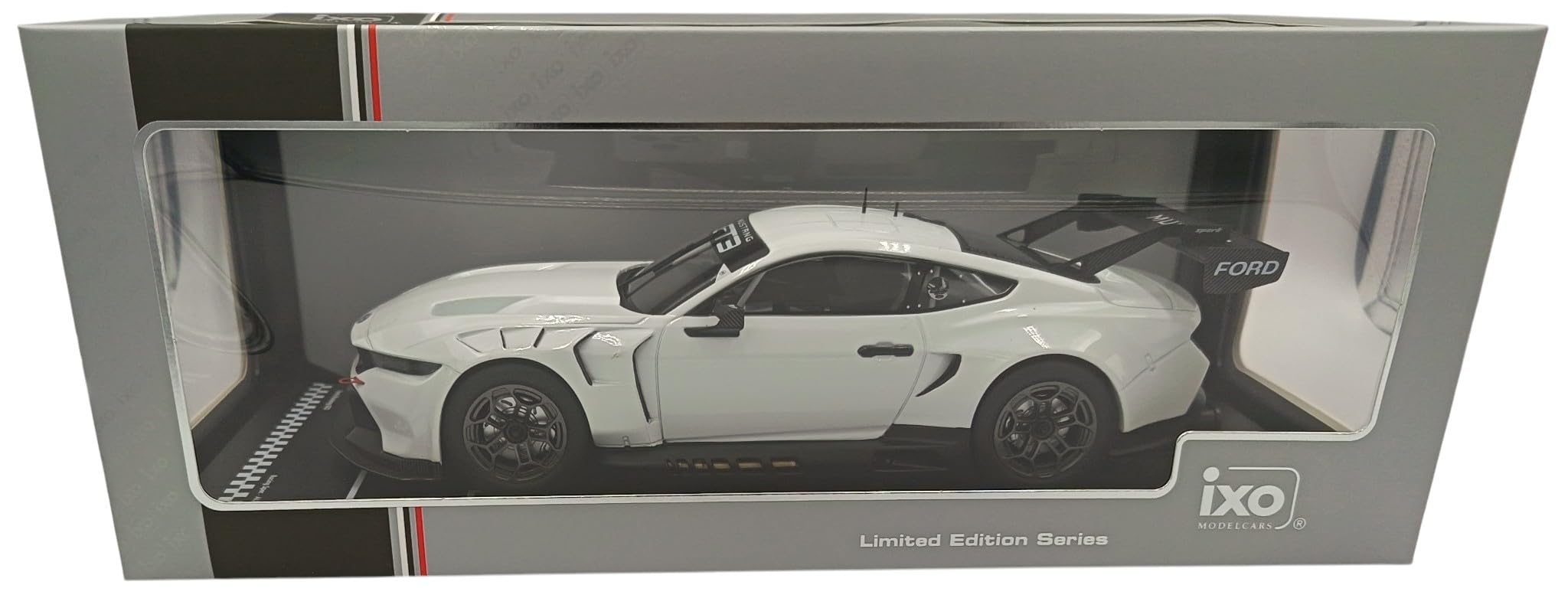 OPO 10 Modellino di Auto Compatibile con Ford Mustang GT3 Racing Spec Plain Body Version 2024 Bianco Scala 1/18 IXO LM24WHT