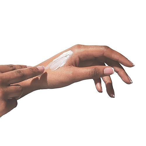 Miniatura 72 de Beekman 1802 x HERSHEY'S Limited Edition KISSES - Crema de manos con leche de cabra con bastón de caramelo (2 onzas)