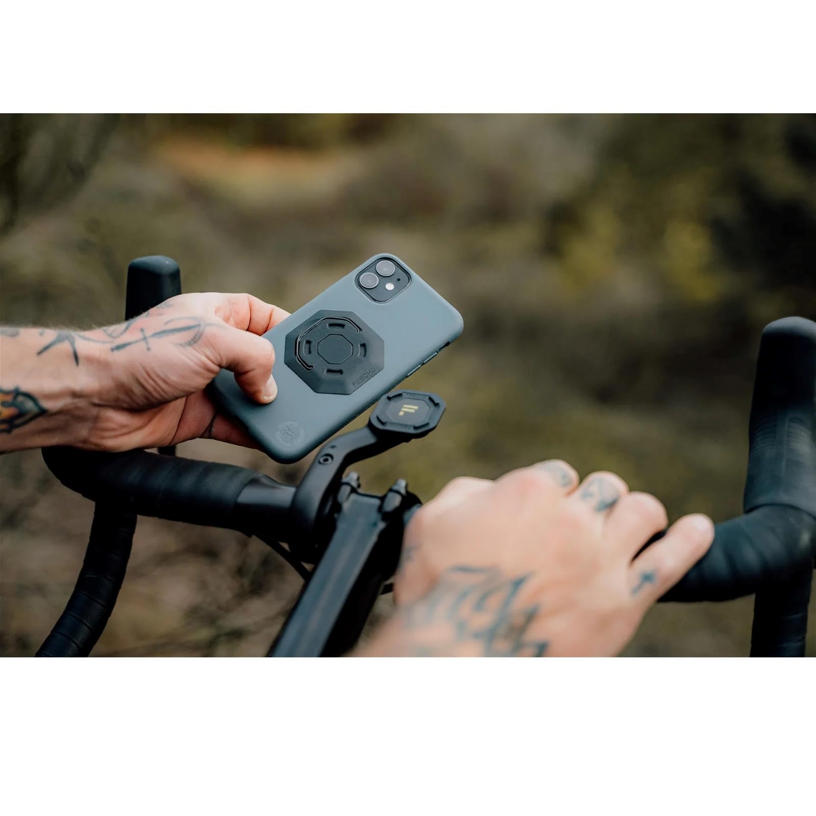 Support de téléphone Portable pour vélo - Support Universel et sûr pour Smartphone avec Verrouillage magnétique - Facile à Installer sur Les Coques de téléphone Portable - Anti-Vibrations et