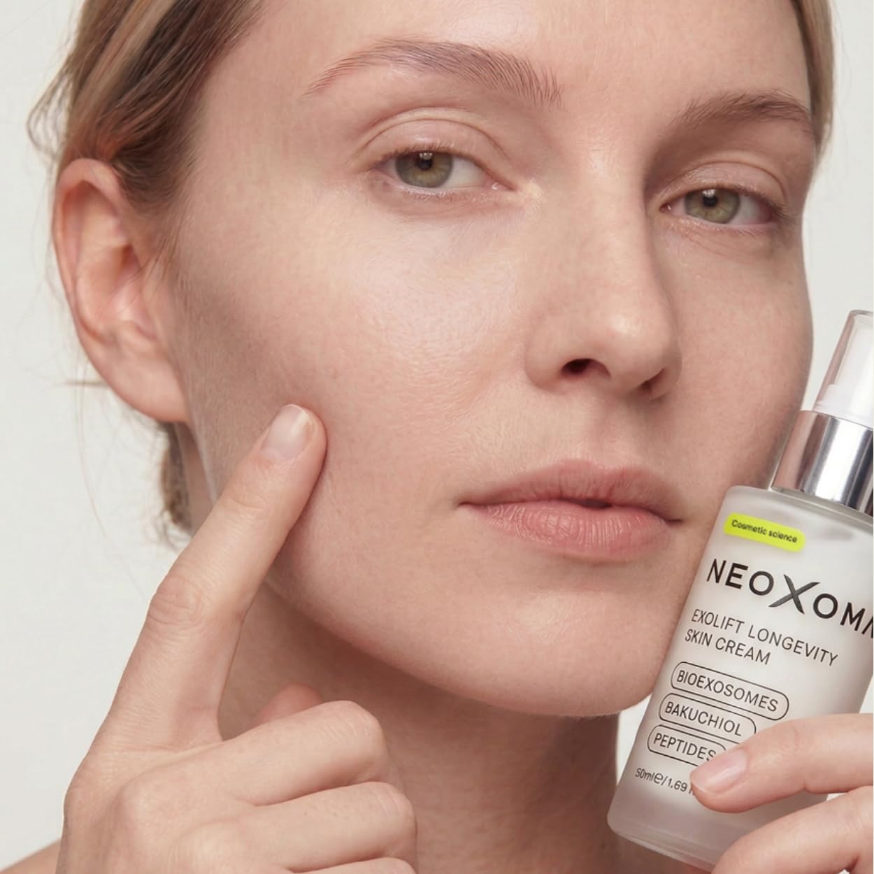 Crema viso idratante con esosomi e Bakuchiol | Crema viso antietà con peptidi | Miglioramento aspetto delle rughe e fermezza | Idratazione intensa e pelle uniforme | 50 ml