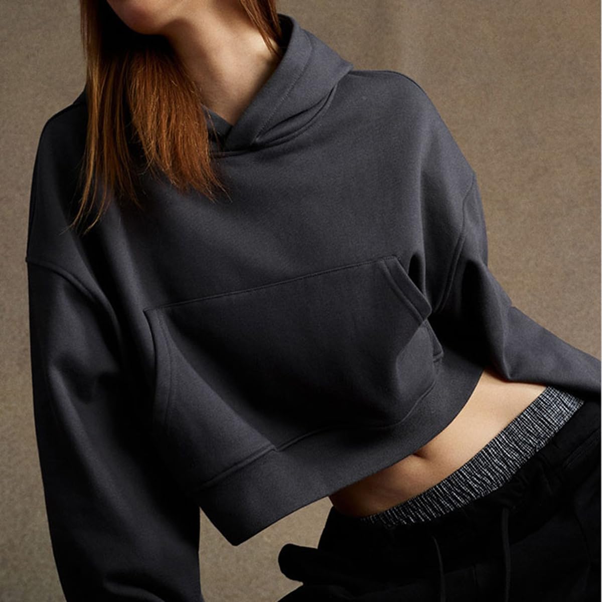 Cropp Hoodie z kapturem i raglanowymi rękawami, styl Streetwear dla kobiet, wygodna w czasie wolnym i podczas uprawiania sportu