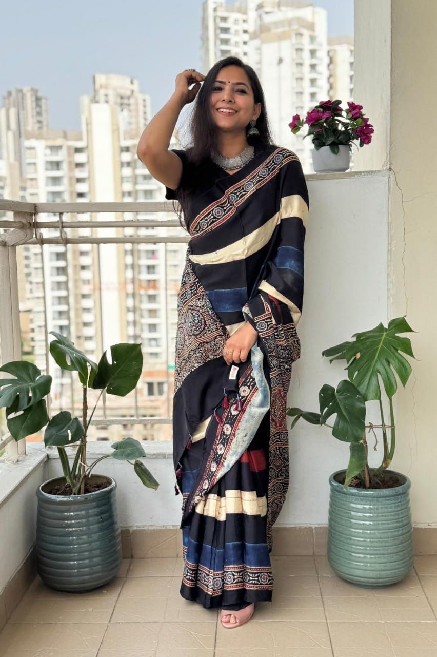 Indian Women Traditional Silk Fabric Saree 20338