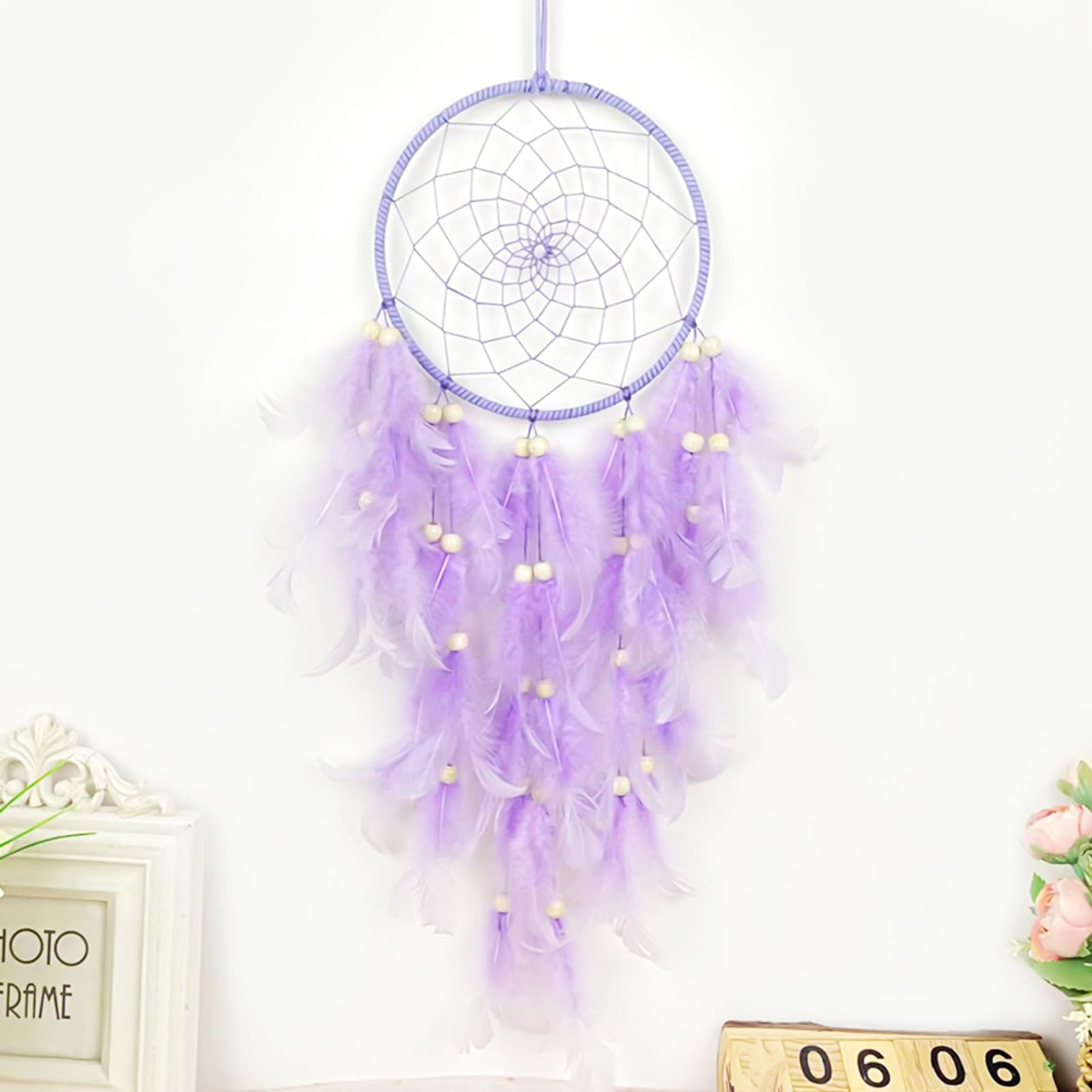 Attrape-rêves en macramé violet avec plumes fait main