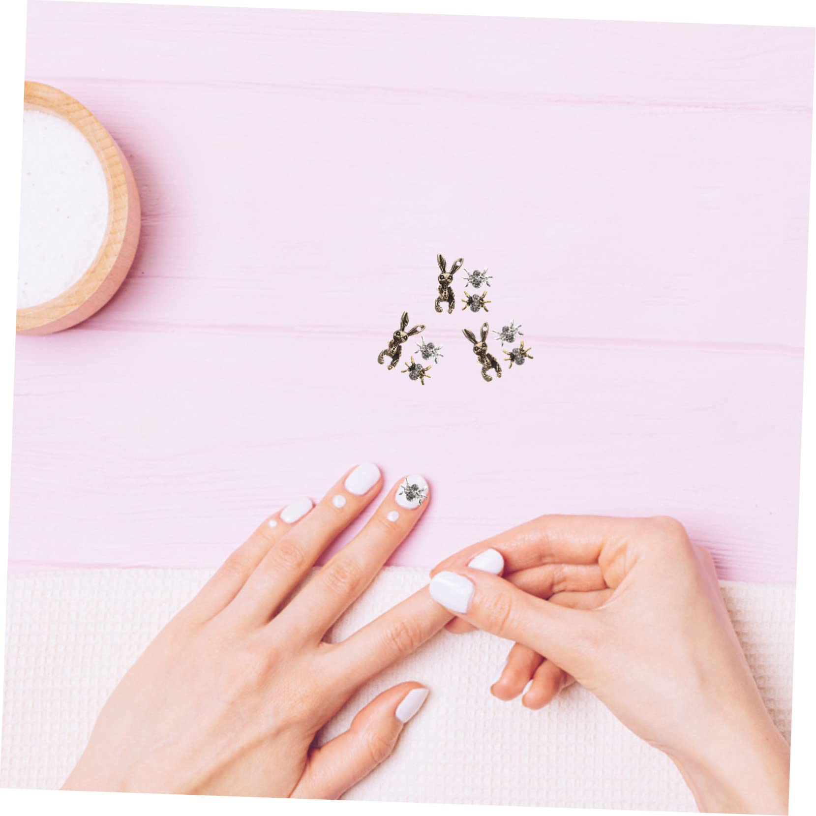VICASKY 150pezzi Nail Art Charms Decorazioni Per Unghie Con Design Di Ragno e Coniglio Accessori Per Nail Art Fai Da Te Perfetti Per Saloni e Uso Domestico