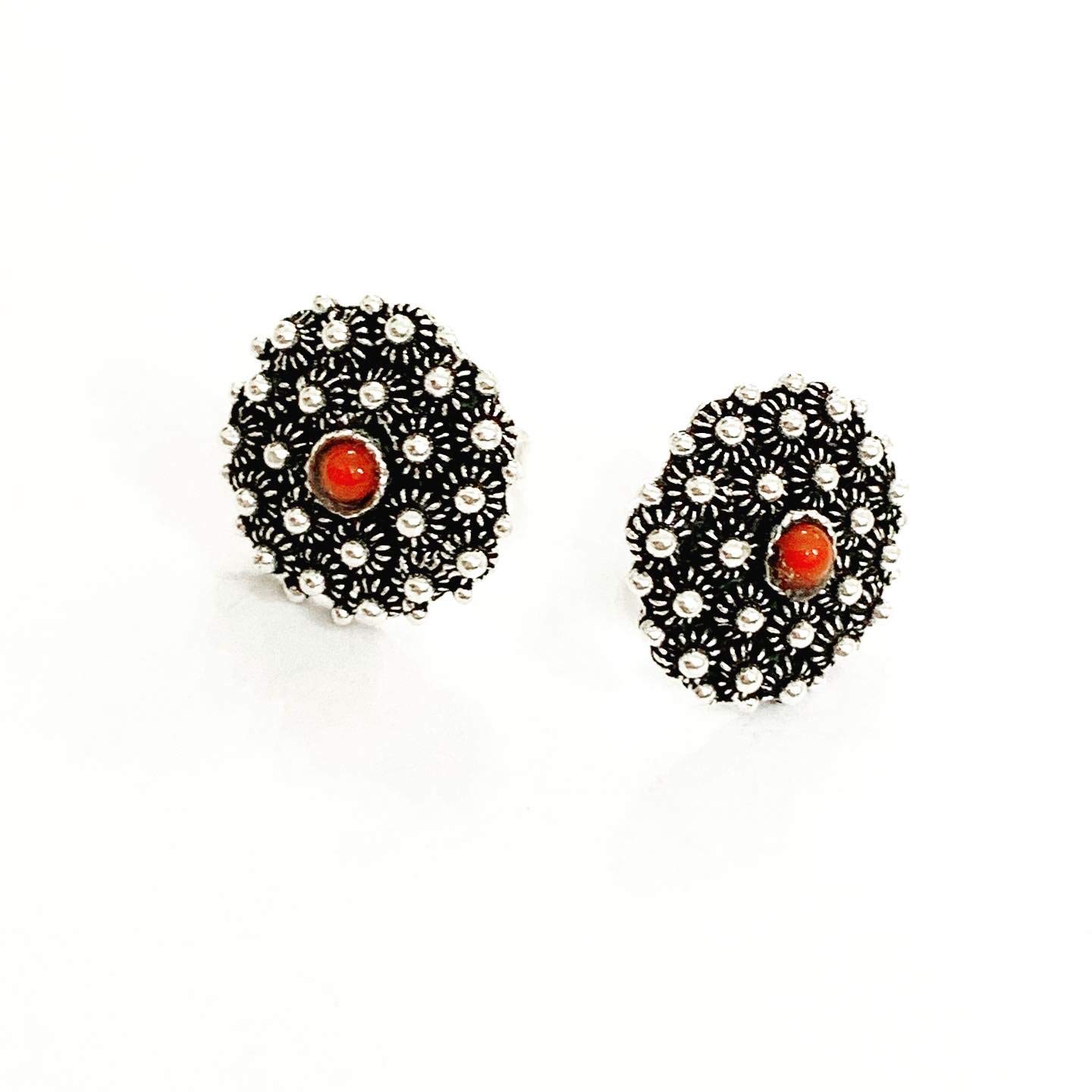 Orecchini con CORALLO in Argento brunito, lavorazione tipica Sarda a nido d'ape, DIAMETRO 1,5 CM