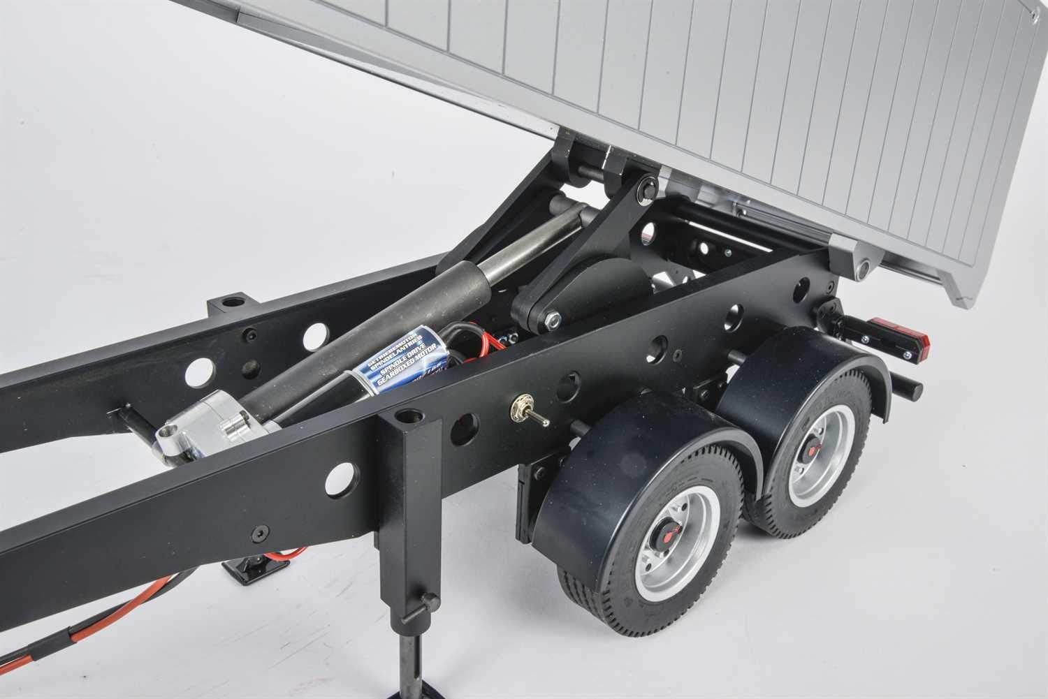 CARSON 500907312 - 1:14 2-Achs Muldenkipper Sattelauflieger, RC-Truck, Ersatzteile, Tuningteile, Zubehör, Modellbau, Maßstab 1:14, Silber