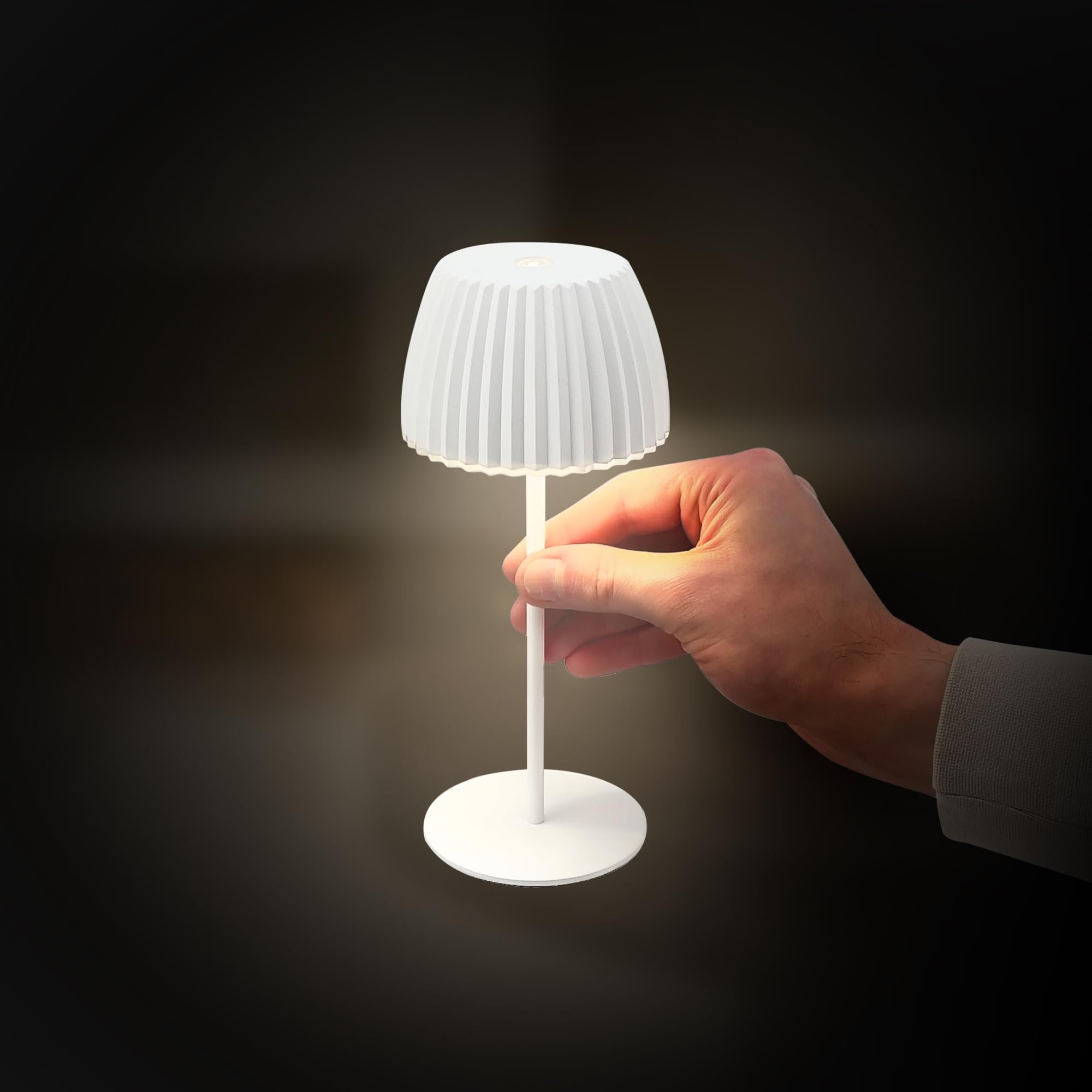 BRILONER - Riffle Mini lampara de mesa sin cable LED inalámbrica IP44 con borde luminoso, regulador táctil, lampara mesita noche sin cable, ganadora del German Design Award 2025, 8,5x20 cm, blanco