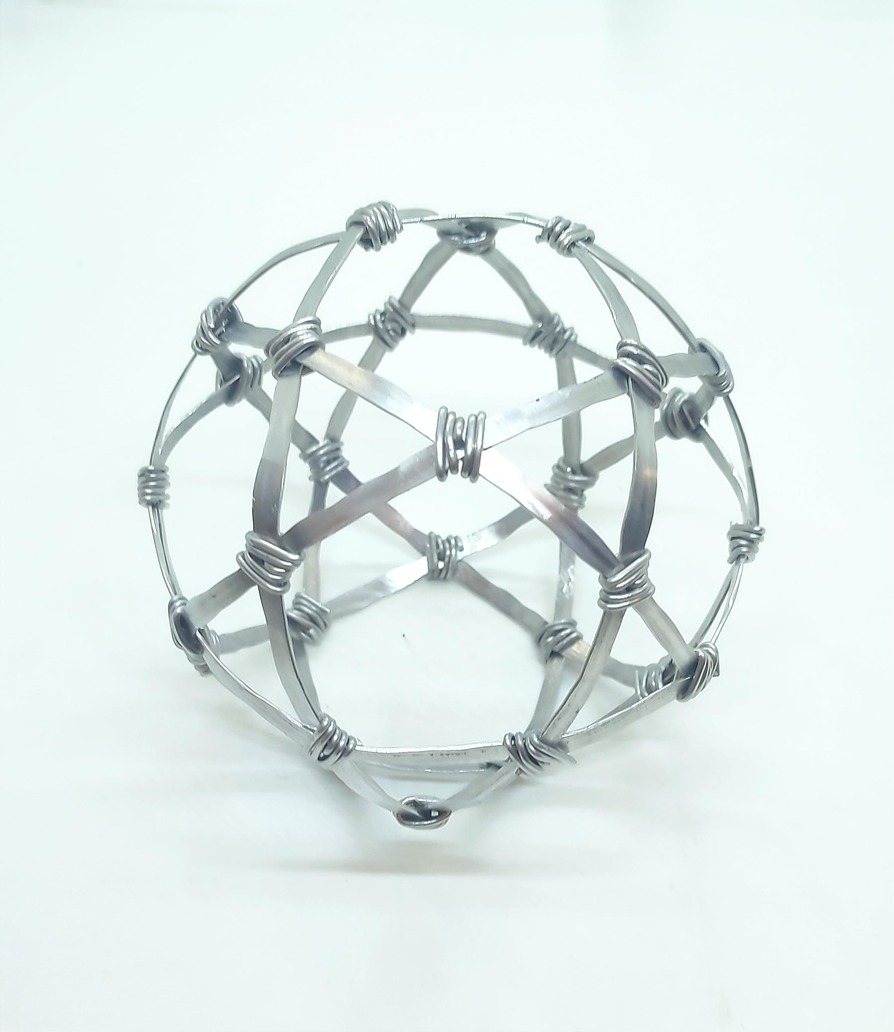 Pentasfera Artigianale 11 cm – Struttura Geometrica Decorativa Fatta a Mano – Design Olistico