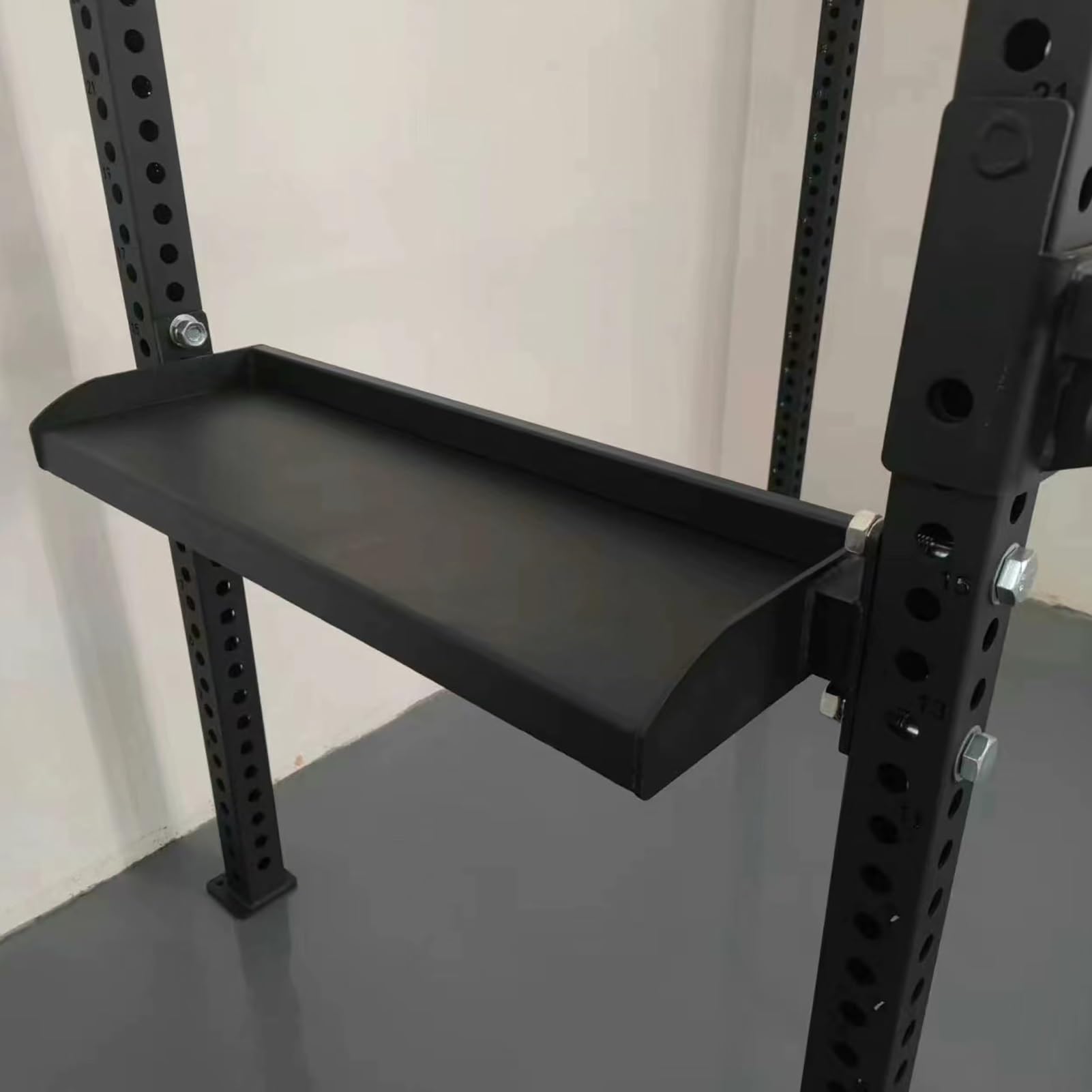 Tabla de almacenamiento para sentadillas – Nizador de mancuernas y pesas rusas para jaulas de potencia – Se adapta a tubos de acero de 3 x 3 pulgadas con agujeros de 1 pulgada – Solución de