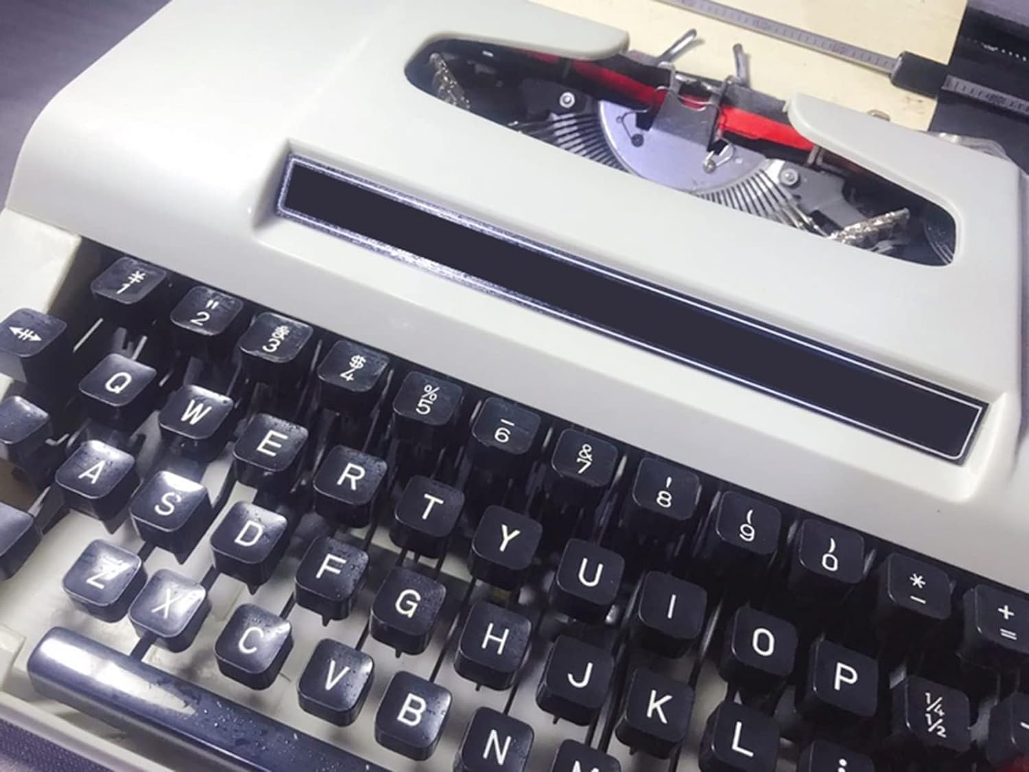 Amazon | 昔ながらの機械式英語タイプライター、伝統的なポータブル