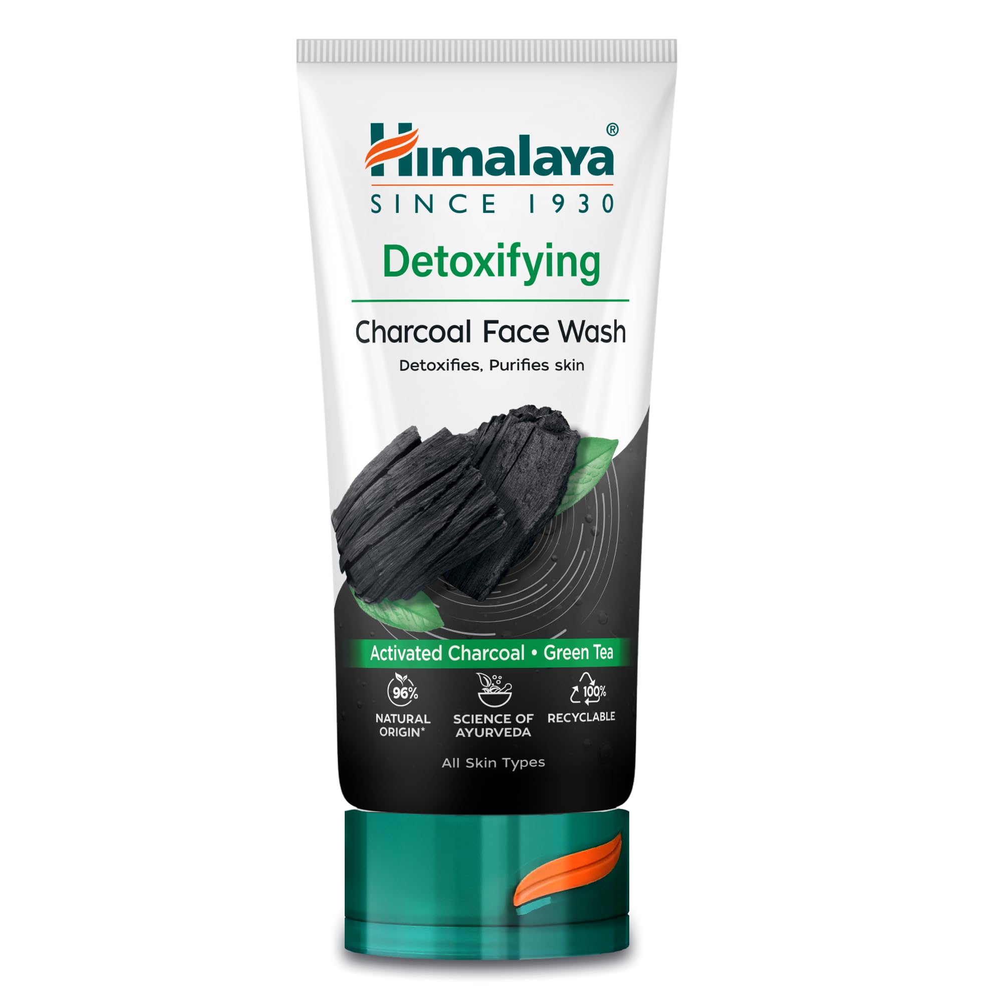 Himalaya Detoxifying Charcoal Face Wash with the Goodness of Green Tea and Coconut Charcoal Powder, Removes Dirt and Purifies the Skin, Leaving It Clean and Refreshed - 150 ml