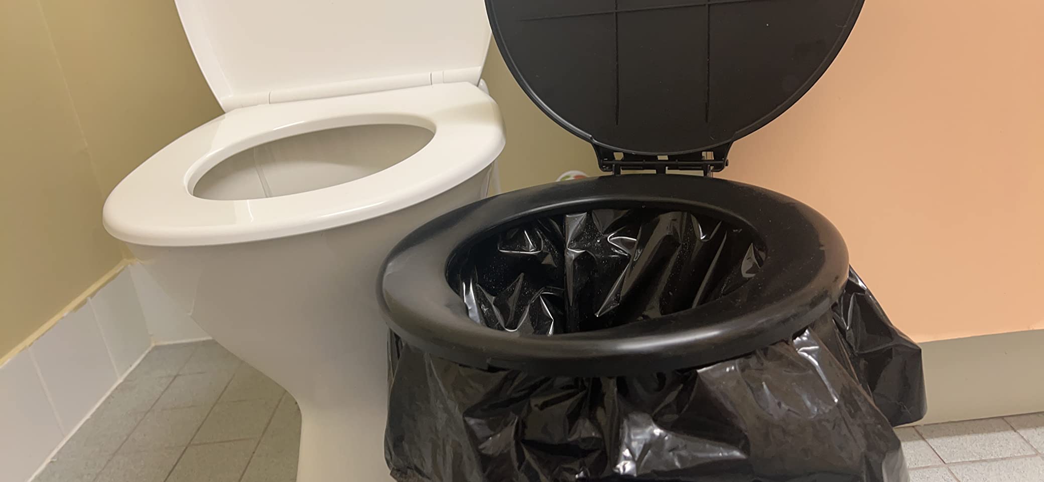 Camco Portable Toilet with Seat and Cover, 5 Gallons, Blue (41549