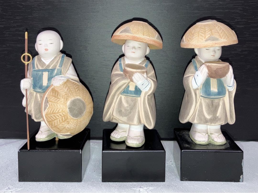 博多人形　托鉢僧13体　屏風付き Amazon | 博多人形 托鉢僧13体 屏風付き | 人形・ドール | おもちゃ