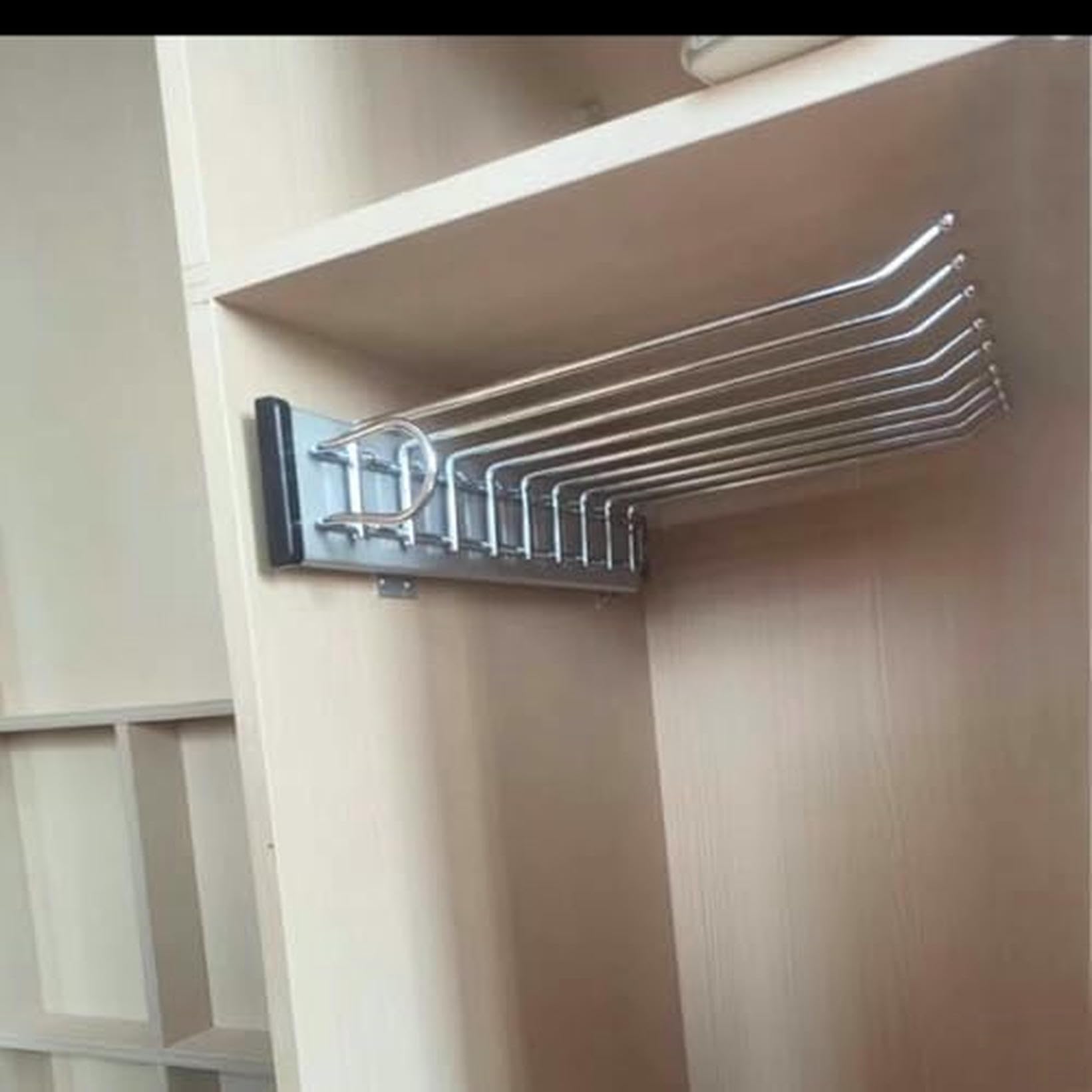 Organisateur de pantalon rétractable pour harmoniser votre garde-robe moderne