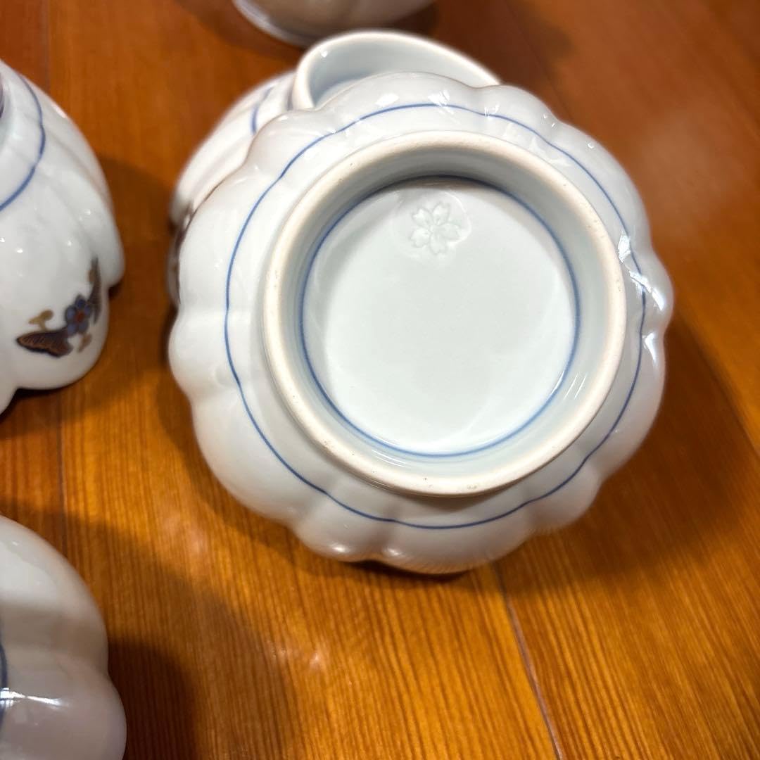 高級美術　有田焼　菊割皿　5枚金彩立花　深小鉢揃　古伊万里　染付花紋　和皿輪花皿 高級美術 有田焼 菊割皿 5枚金彩立花 深小鉢揃 古伊万里 染付花紋 和皿