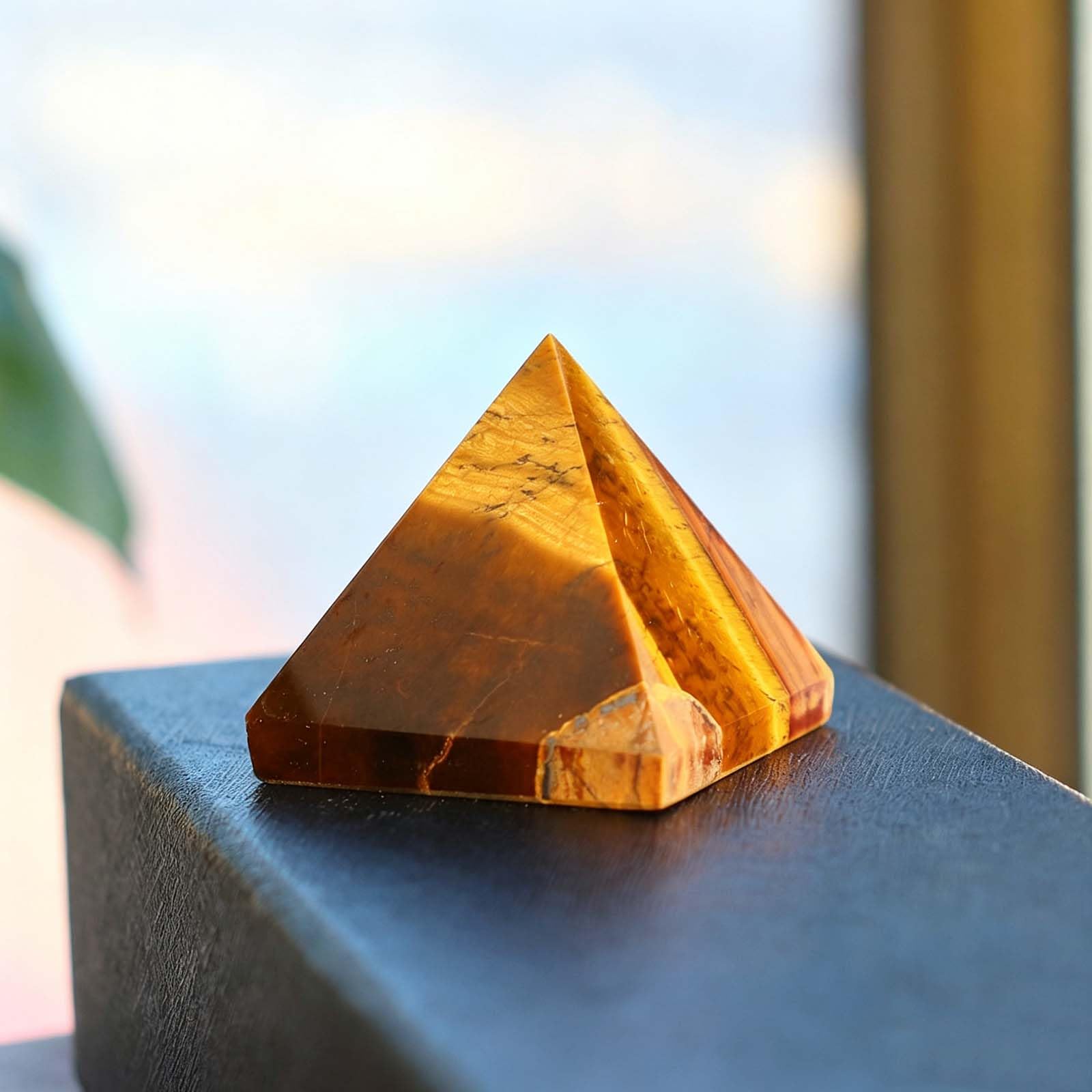 Gelber Tigerauge-Pyramidenkristall zur Meditation