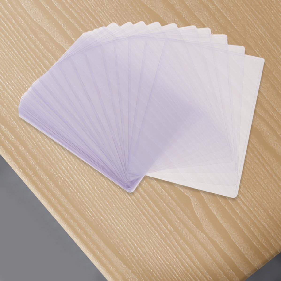 Healvian 50 Pezzi Proteggi Carte in Plastica, Card Sleeves e Card Holders Rigidi Trasparenti, Ultrafini e Impermeabili, per Foto, Carte, Cartoline e Postcard, Rettangolari