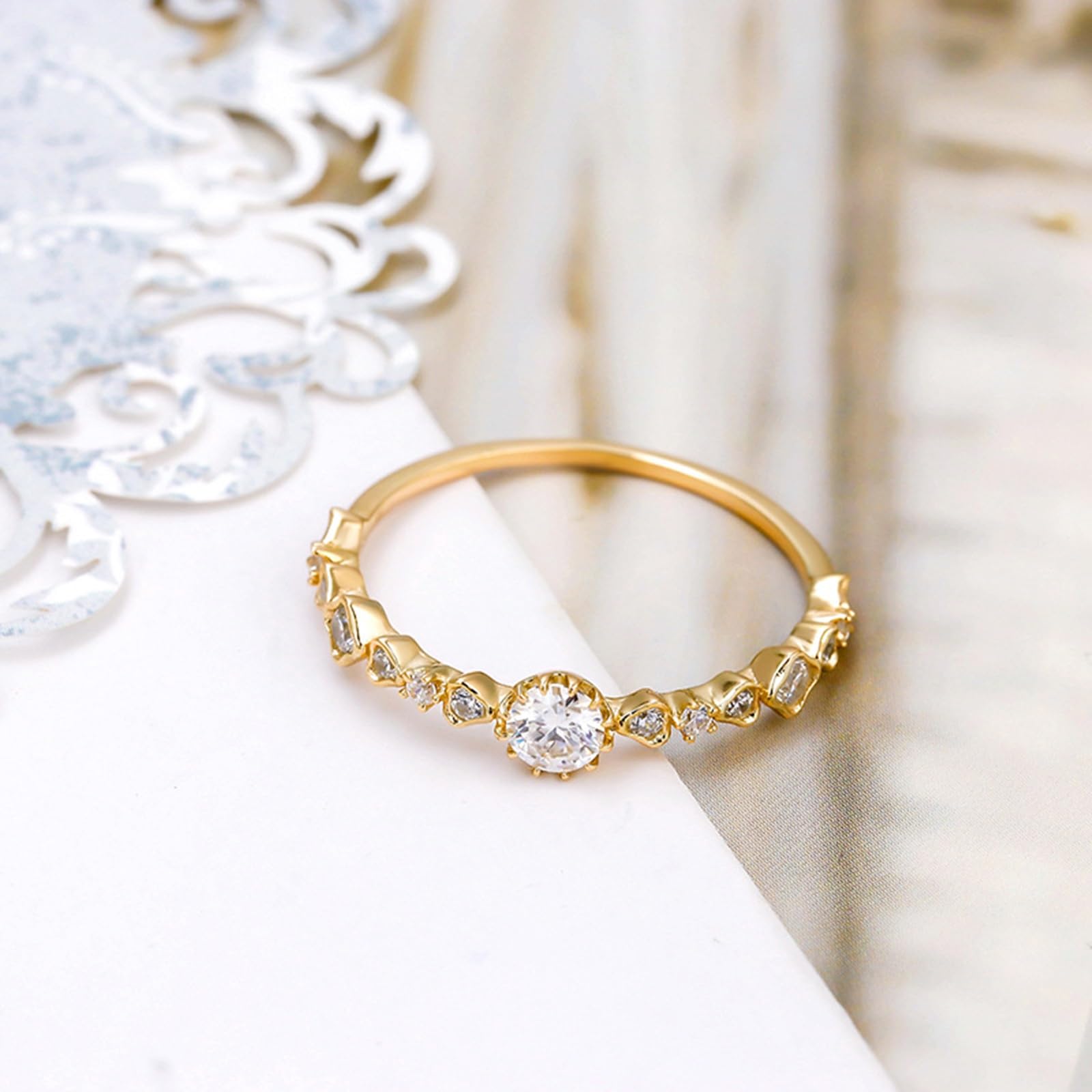 Anillo de compromiso fino de oro amarillo de 9 quilates, 14 quilates y 18 quilates para mujer, con moissanita de media eternidad, oro real