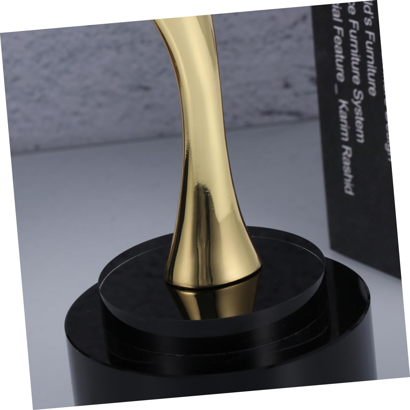 Siegerpokal Goldene Metalltrophäe aus Zinklegierung mit Kristall für Kinderparty als Auszeichnungstrophäe und Mitgebsel Kindergeburtstag