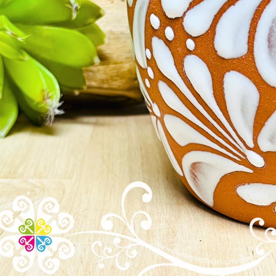 White Natural Espiga Plumeado Florero Ovulo - Florero Barro - Mexican Home Décor - Clay Vase - Michoacán Clay Vase - Oval Clay Vase - Handmade vase - Hand painted Vase