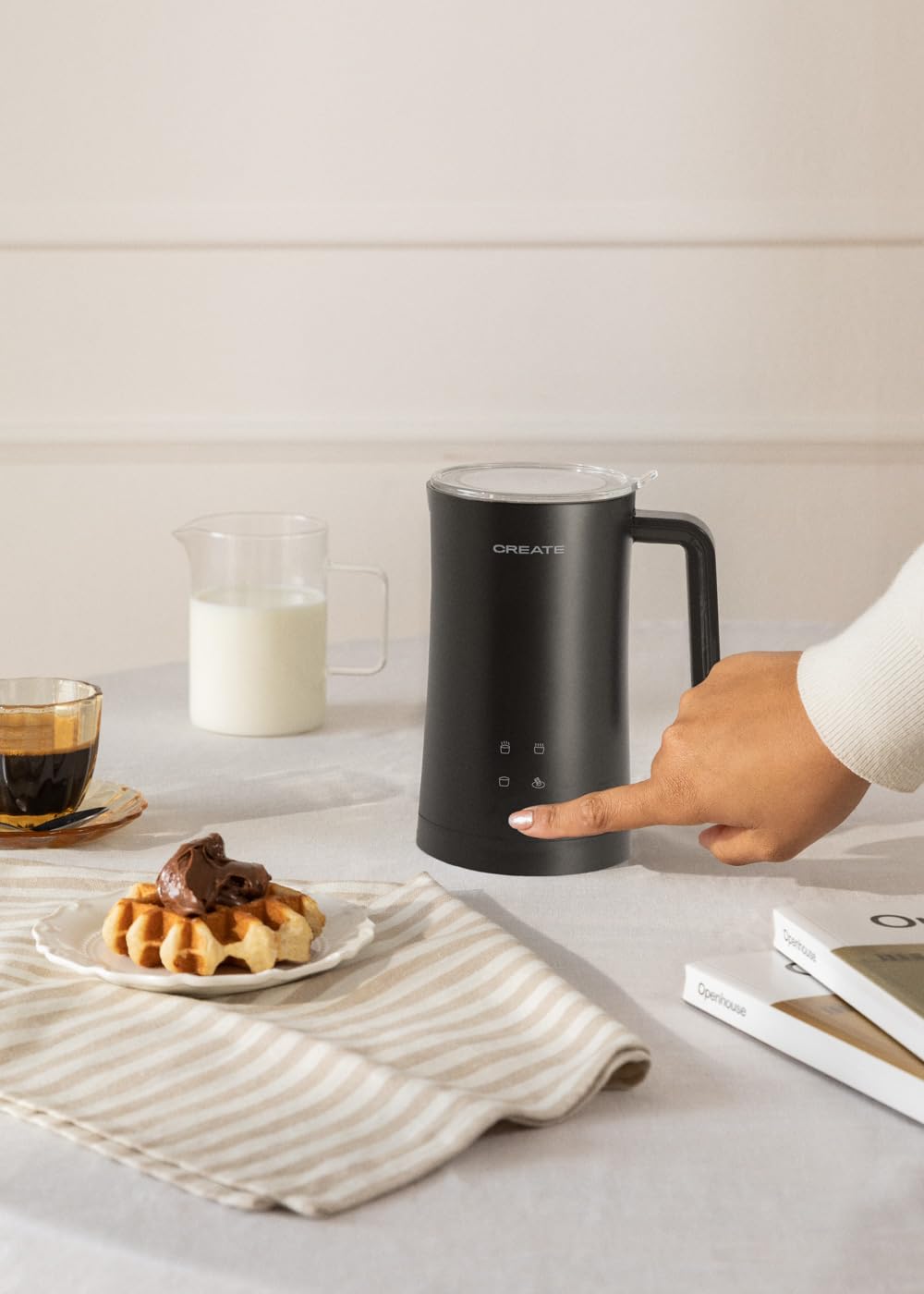 CREATE/MILK FROTHER STUDIO/Espumador calentador de leche eléctrico negro/Pantalla táctil, 4 programas automáticos, sitema de seguridad, 350ml, uso en frío o en caliente, 400 W