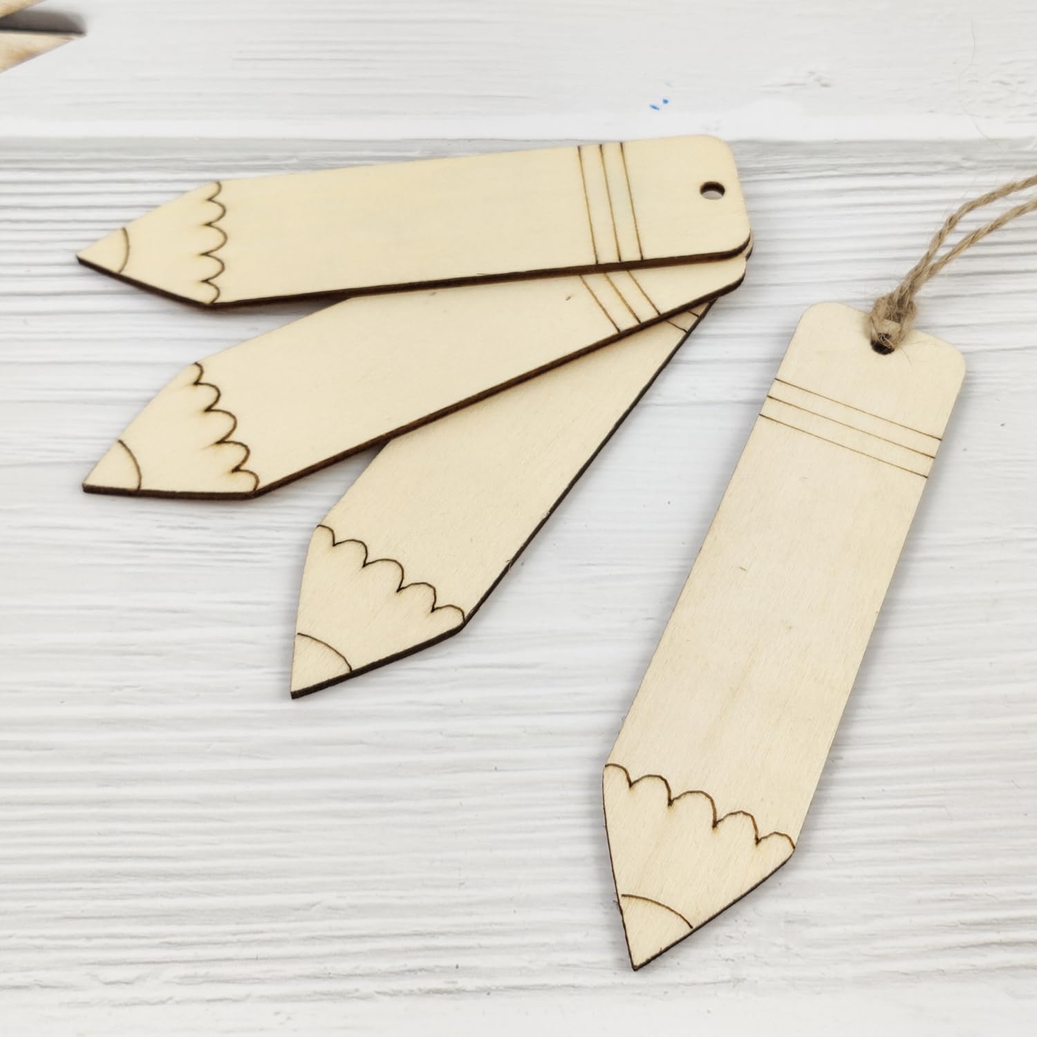 32 Sagome In Legno A Forma Di Matita, 12 Cm, Per Targhette Nome E Decorazioni Classe, Con Corda, Per Insegnanti E Progetti Scolastici Fai Da Te
