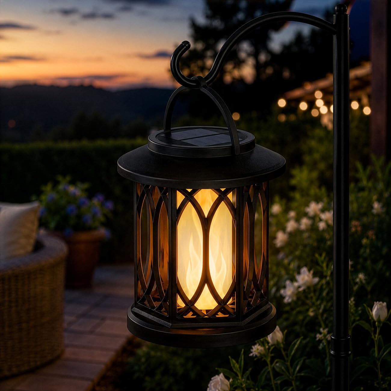 Lunartec LED-Solar-Laternen: 4er-Set Solar-Gartenlaternen mit Flammeneffekt-LEDs, Lichtsensor, Akku (Laterne Outdoor, Gartenlicht kabellos)