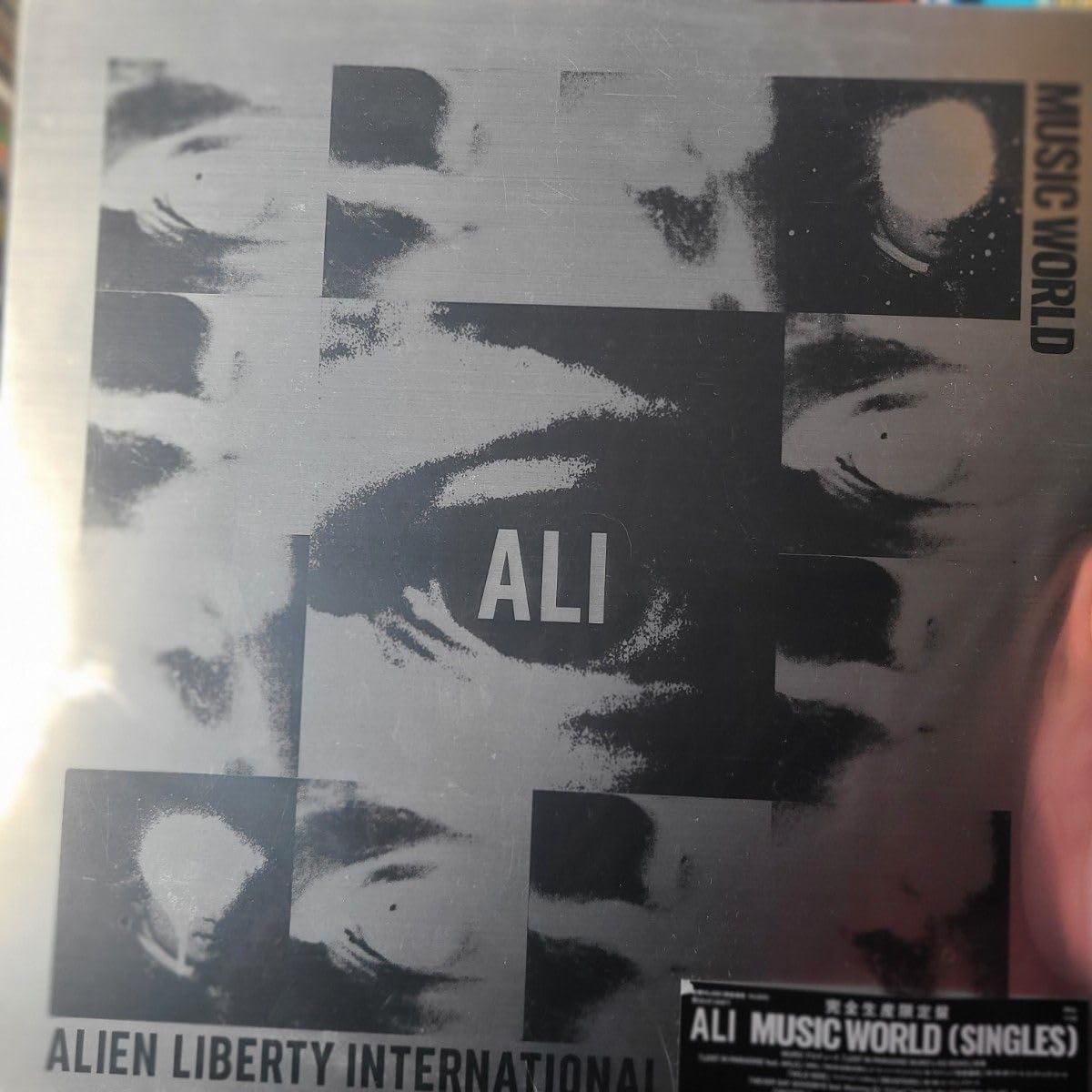 ALI メガジャケ付12インチレコード MUSIC WORLD(SINGLES) ALI メガジャケ付12インチレコード MUSIC WORLD(SINGLES) - メルカリ