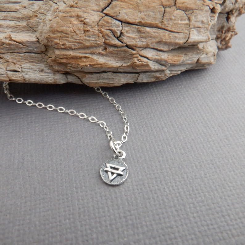 Collar mini con los cuatro elementos de la Tierra en plata de ley 925. Símbolo de los cuatro elementos. Signos del zodíaco: Capricornio, Tauro y Virgo. Pequeño amuleto de yoga | Con cadena de 45 cm