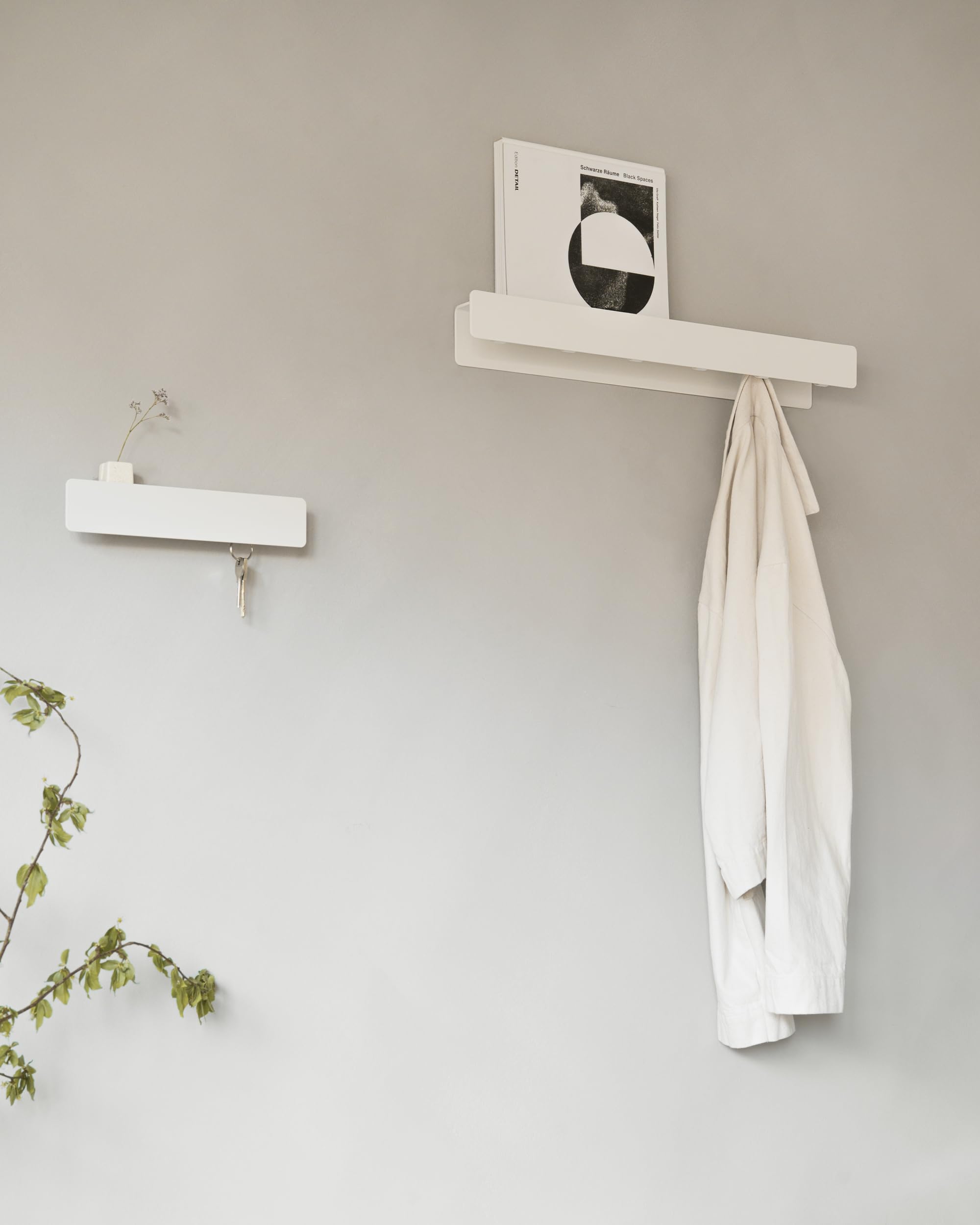 Kazai. Perchero de Pared 'Kian' | Moderno con Ganchos para Colgar Ocultos y Estante | Colgador de Pared de Diseño en Metal | Percheros para Puerta y Recibidores de Entrada | Blanco