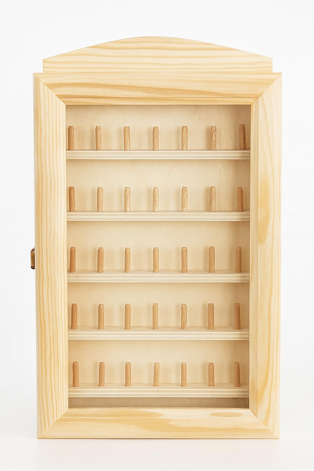 GRECA Vitrina Colecciones dedales. para 35 Unidades (7 dedales * 5 baldas). Medidas: (Ancho/Fondo*Alto): 23 * 6.5 * 40 cms. En Madera de Pino y chopo Crudo.