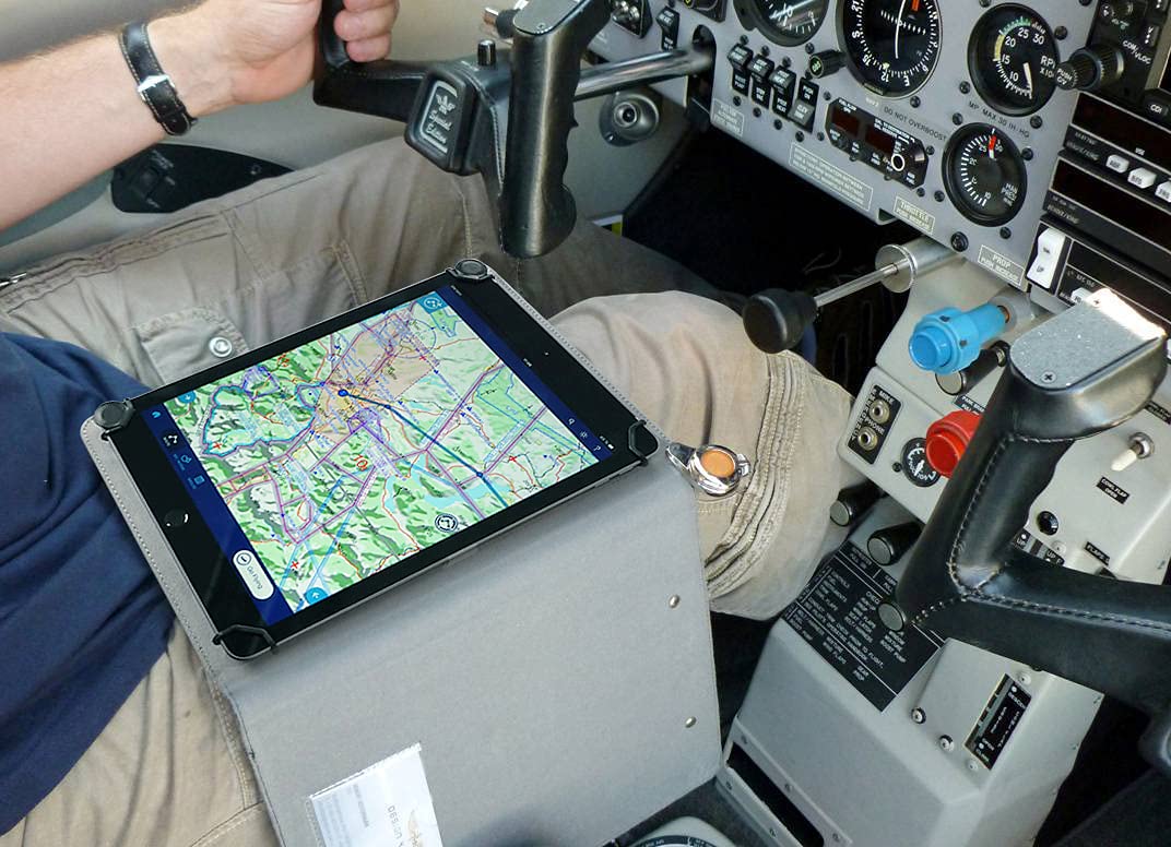 Design4Pilots supporto rigido per piloti, per fogli e tutti i modelli di Apple iPad, Nero