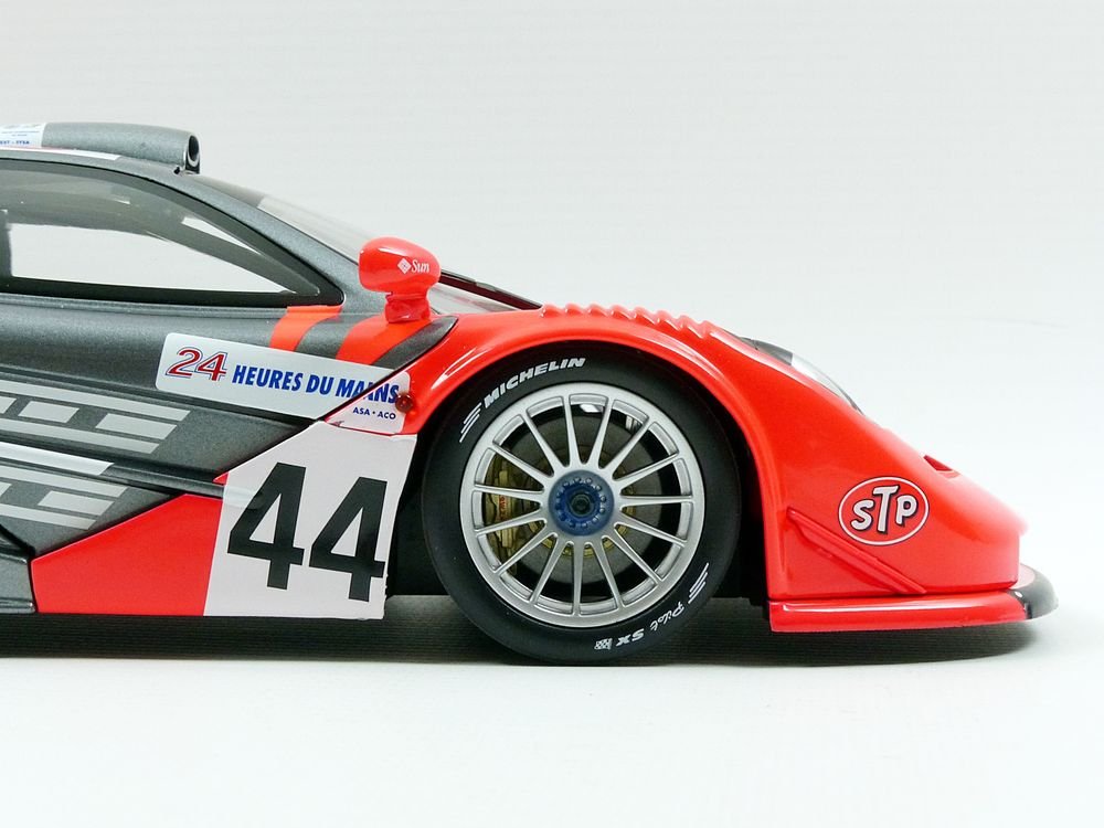 Minichamps 1:18 Scale 1997 McLaren F1 GTR Team Lark Tsuchiya/Ayles